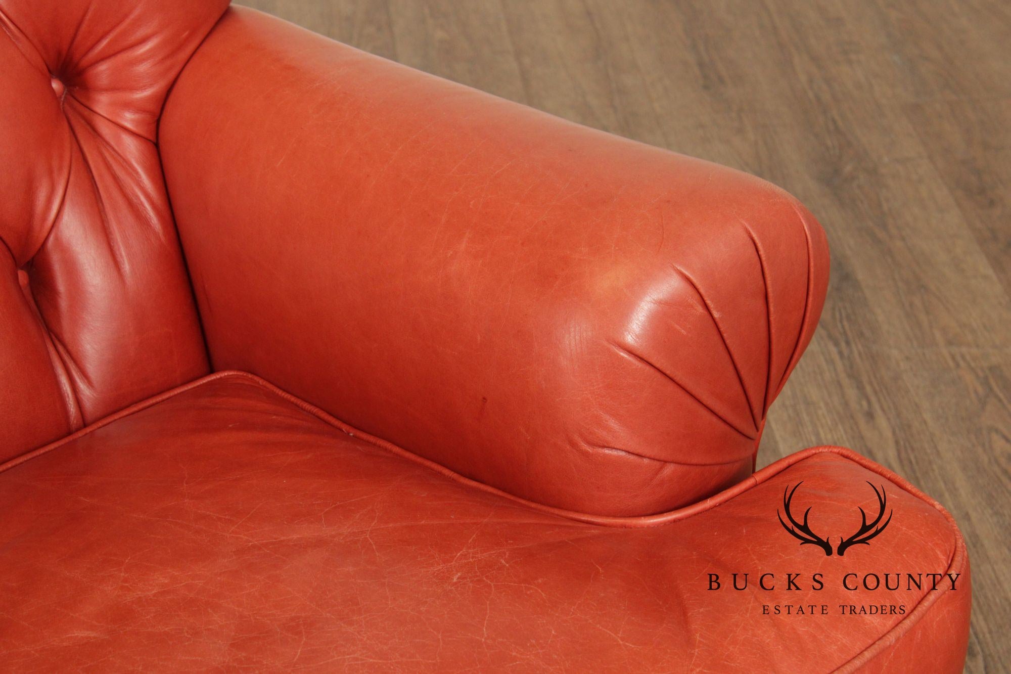 Dapha English Traditional Style Leather Chesterfield Armchair
