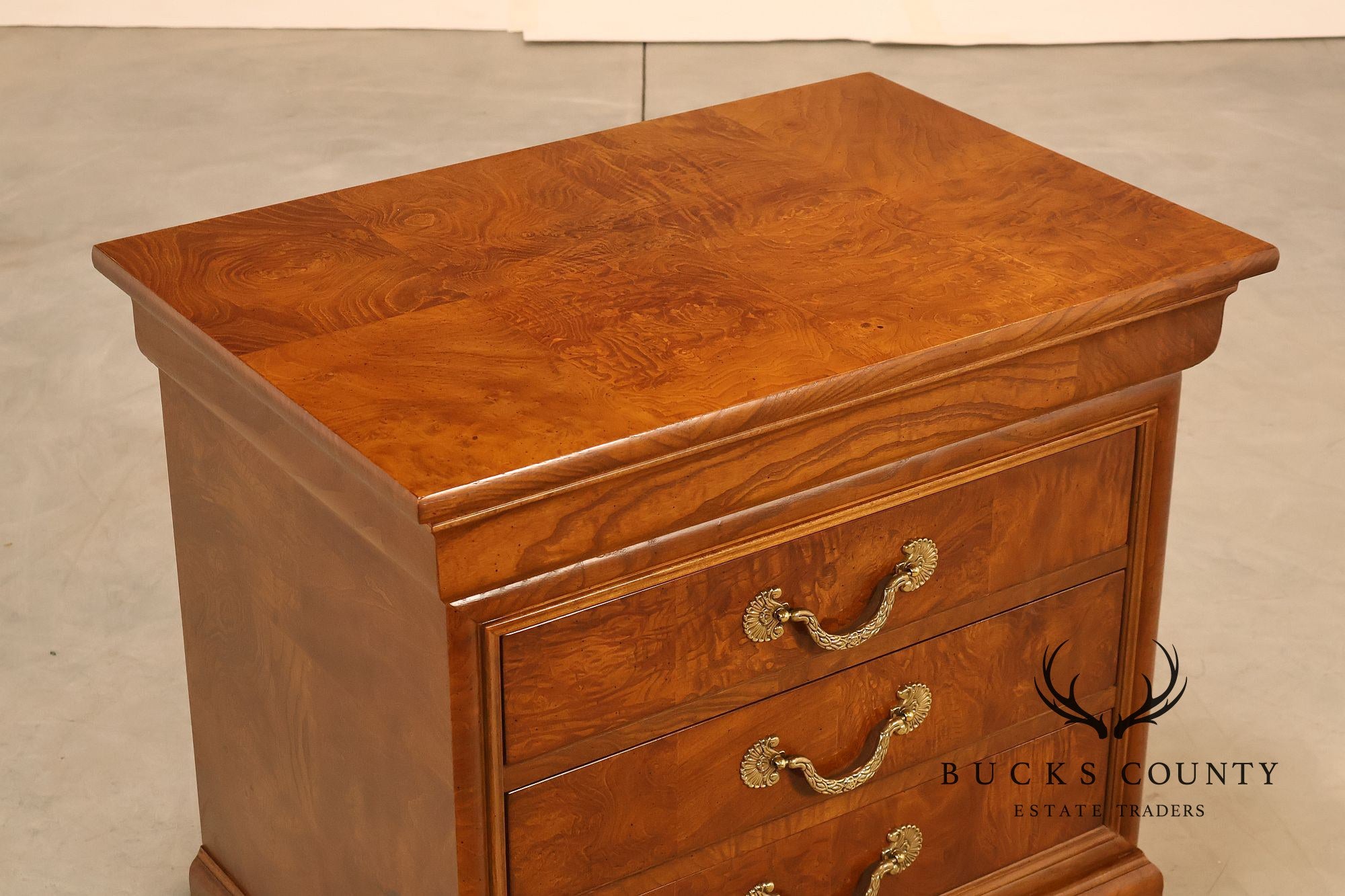 Henredon 'Charles X' Pair of Burlwood Nightstands