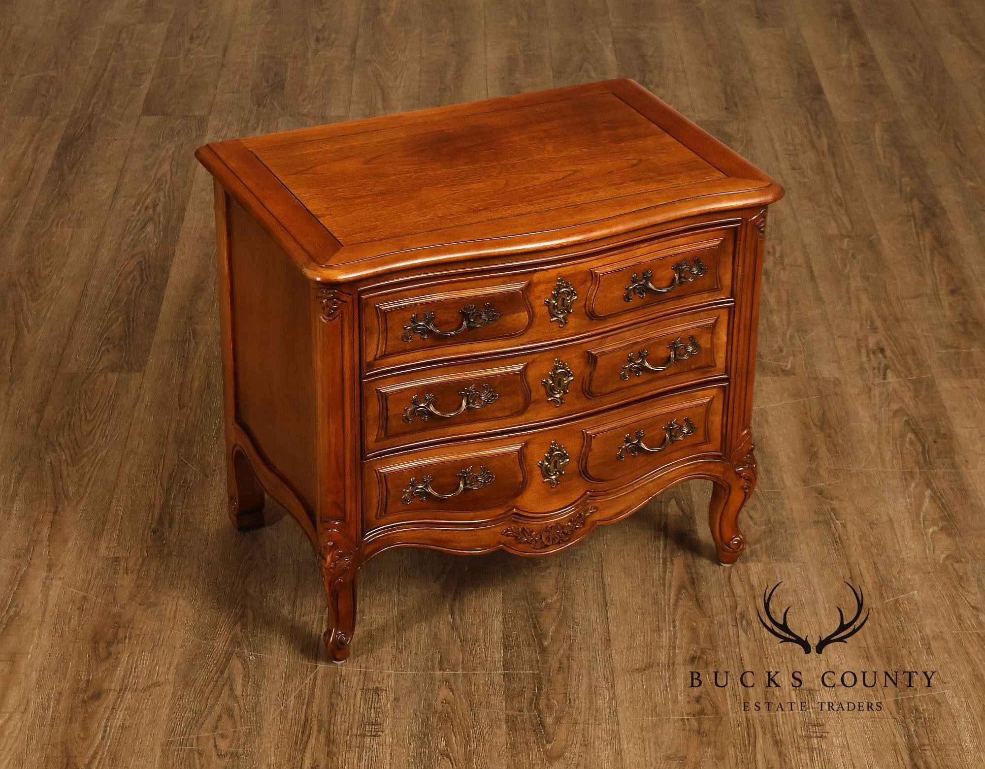 Henredon 'Villandry' French Louis XV Style Walnut Nightstand