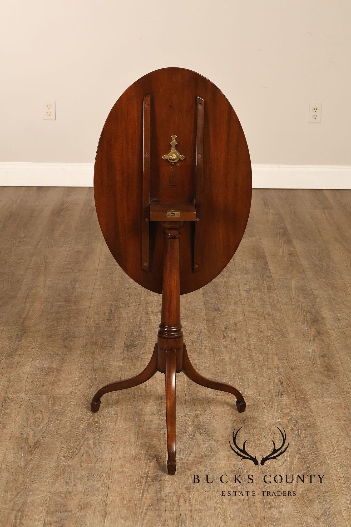Kittinger Colonial Williamsburg Mahogany Oval Tilt Top Table