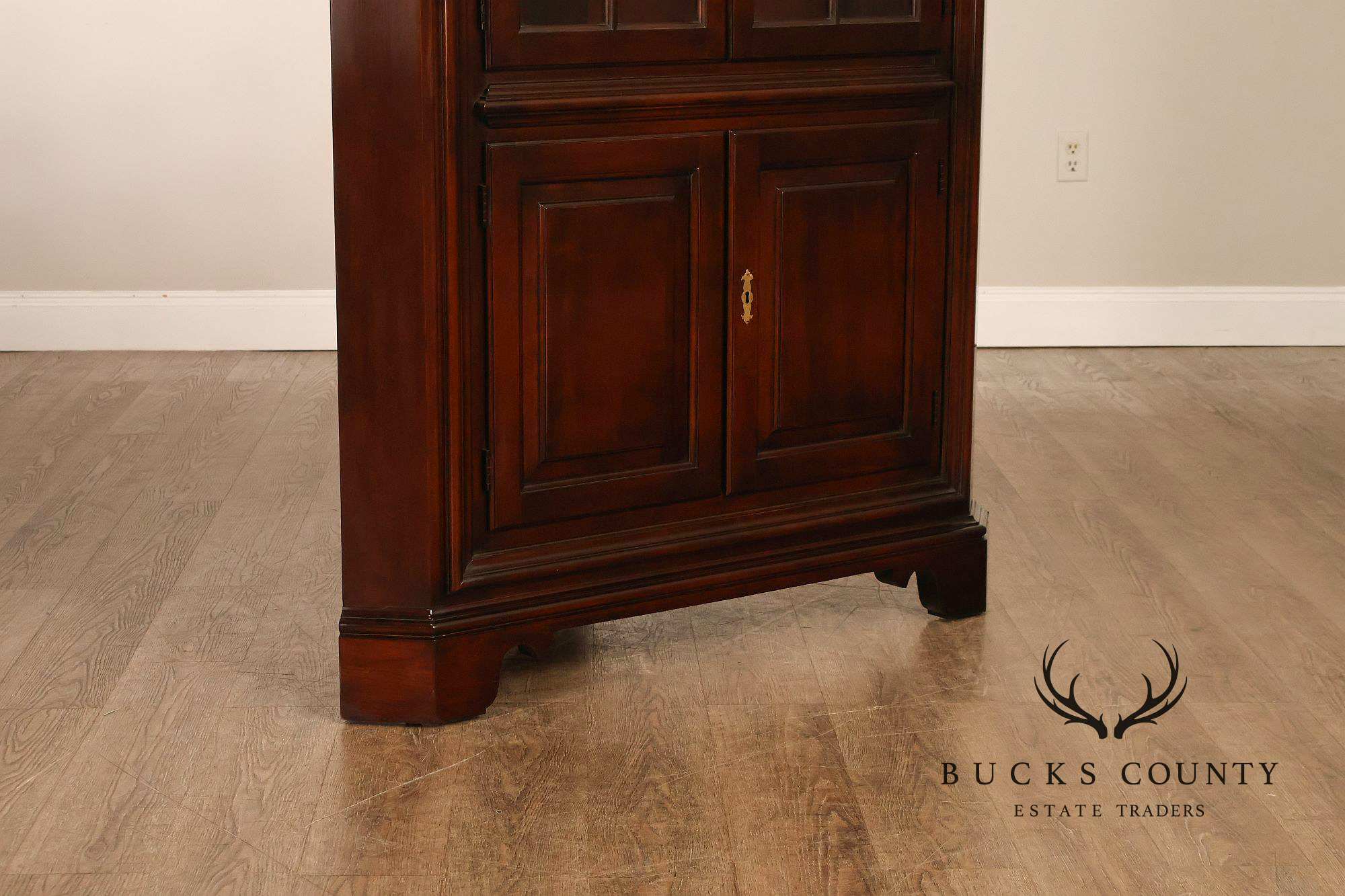Statton Georgian Style Old Towne Cherry Corner Cabinet