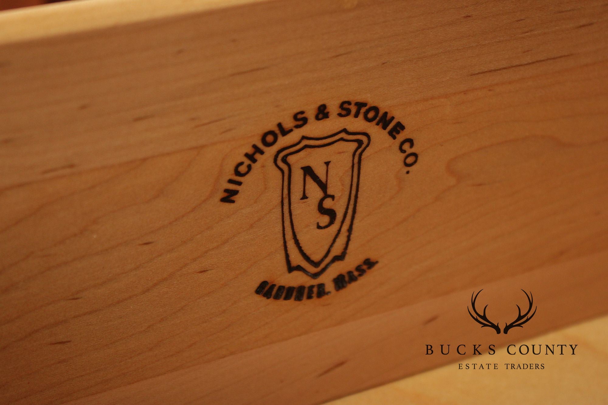 NICHOLS & STONE MAPLE SERVER SIDEBOARD WITH FLUTED LEGS