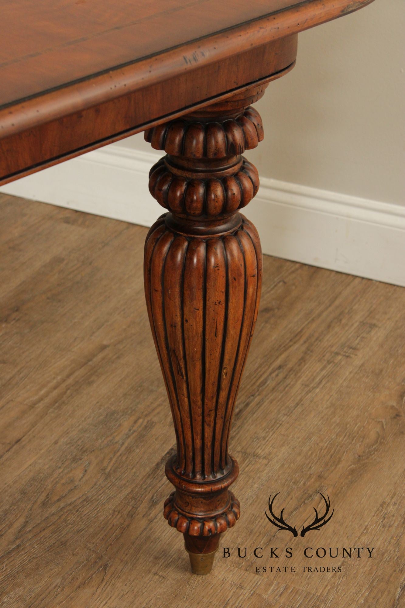 Henredon Somerton Banded Mahogany Rectangular Dining Table With Fluted Legs