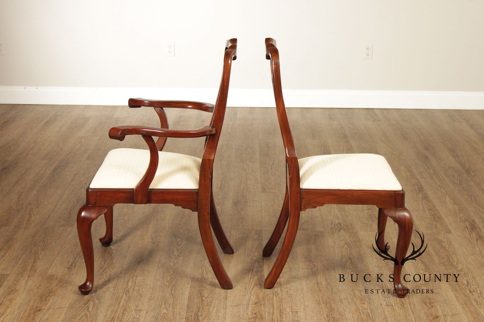 Henkel Harris Queen Anne Style Set of Eight Mahogany Dining Chairs