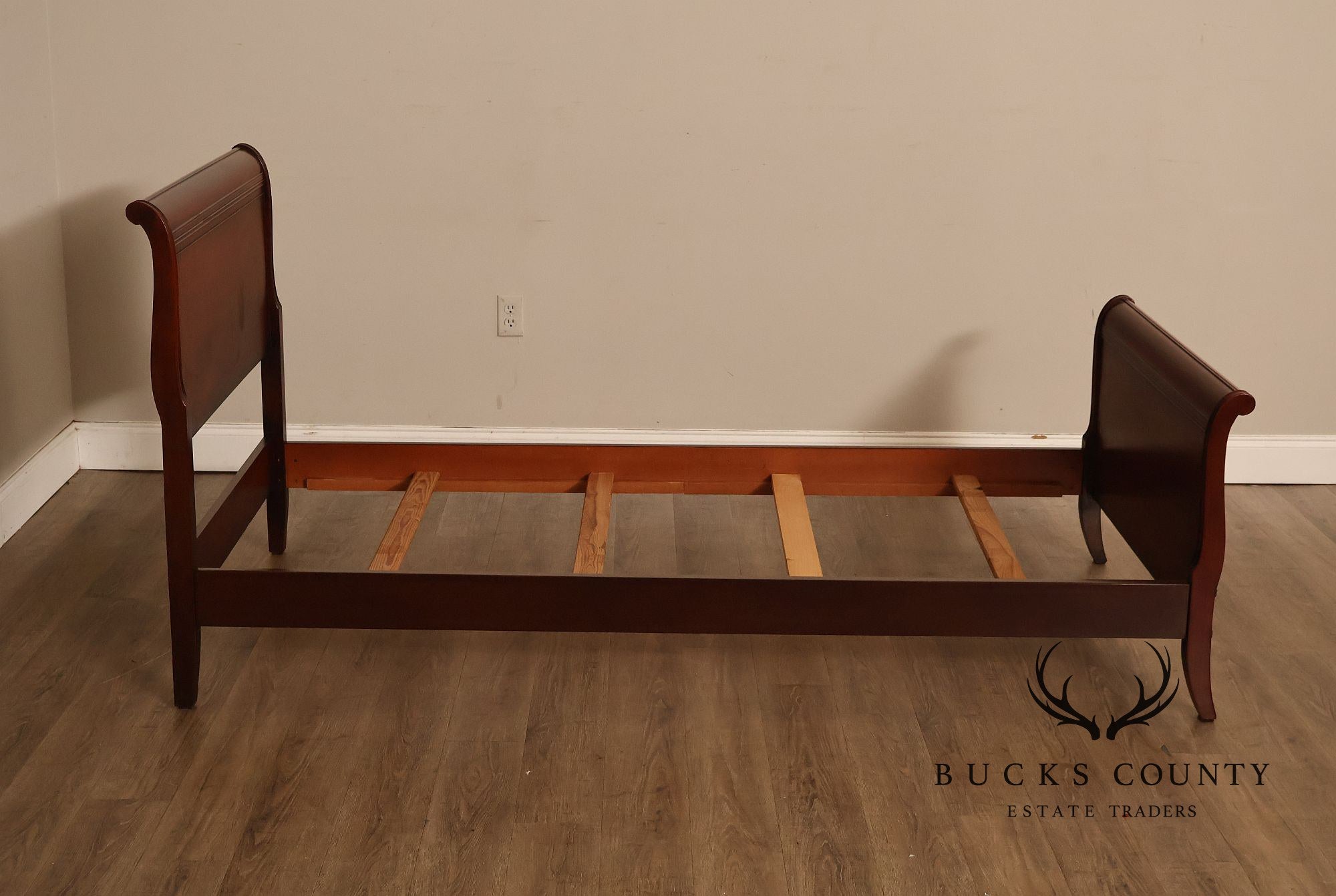 1940's Vintage Mahogany Traditional Pair Of Twin Sleigh Beds