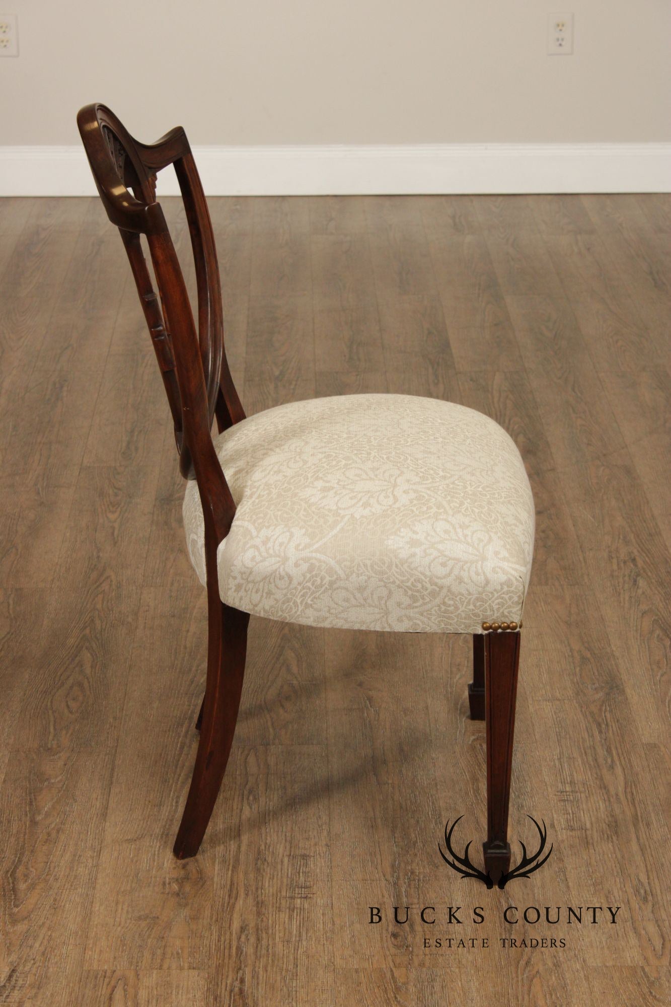 Hepplewhite Style Custom Quality Set Of Eight Carved Shield Back Dining Chairs