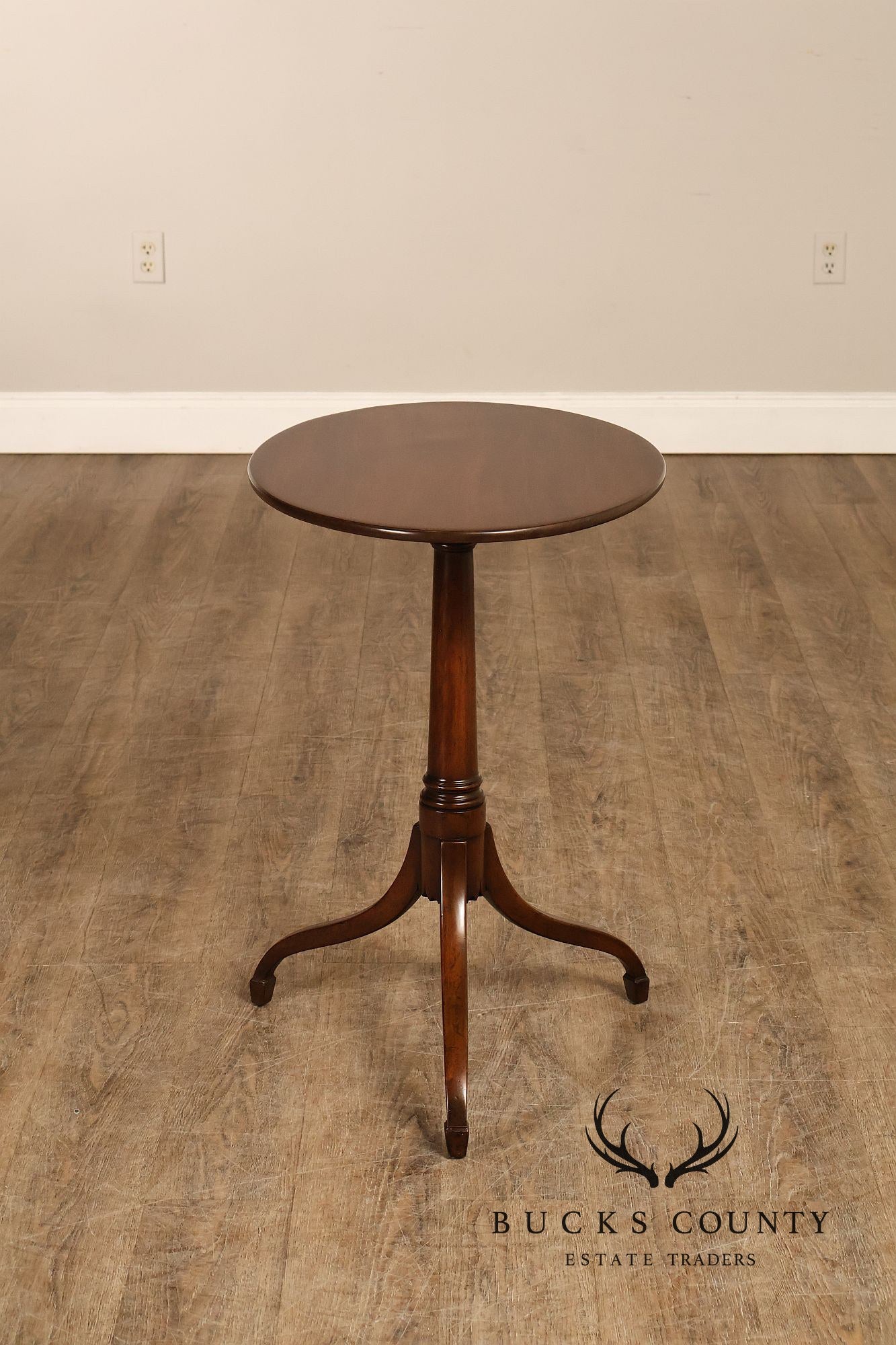 Kittinger Colonial Williamsburg Mahogany Oval Tilt Top Table