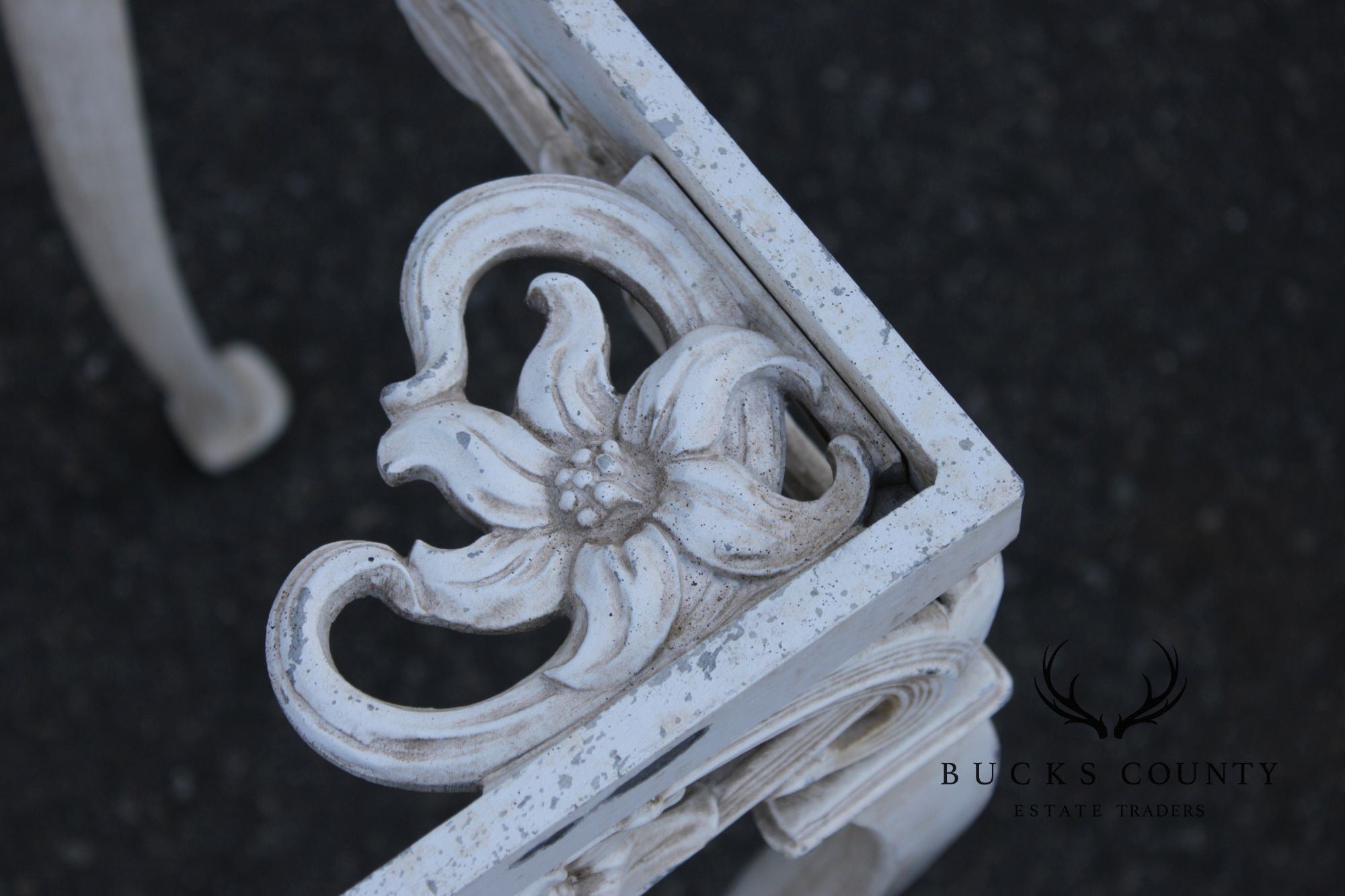 Brown Jordan Cast Aluminum 'Day Lily' Outdoor Patio Side Table