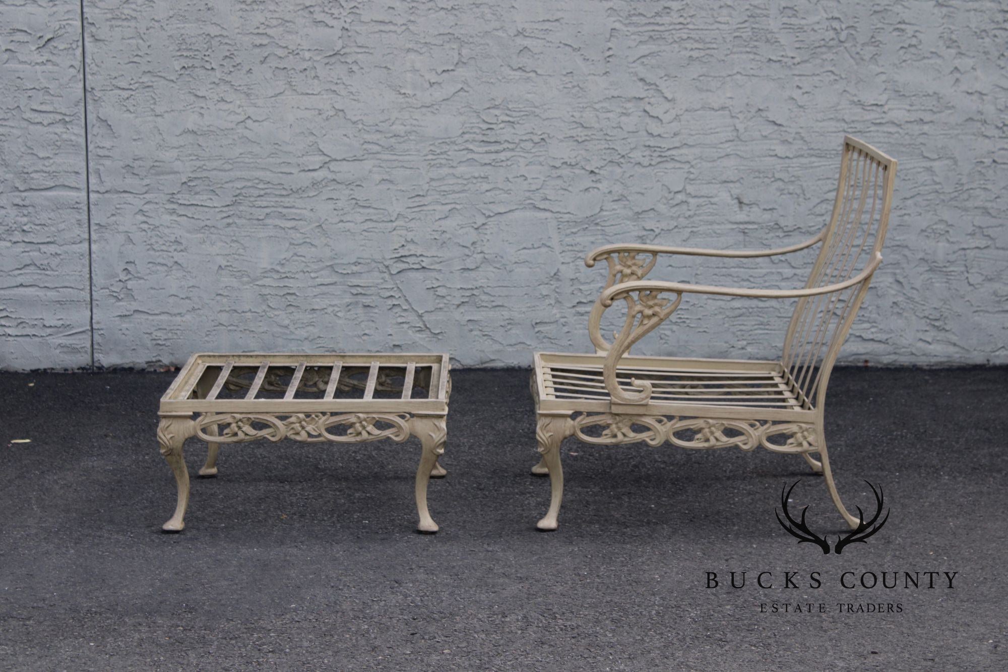 BROWN JORDAN PAIR OF CAST ALUMINUM 'DAY LILY' OUTDOOR PATIO LOUNGE CHAIRS WITH OTTOMAN