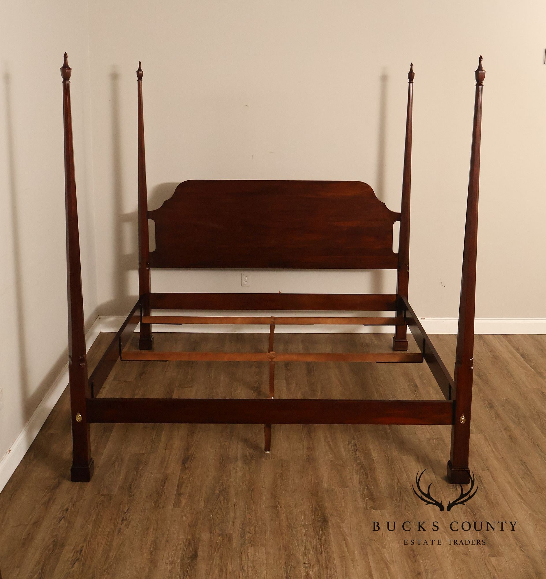 Henkel Harris Mahogany King Pencil Point Poster Bed