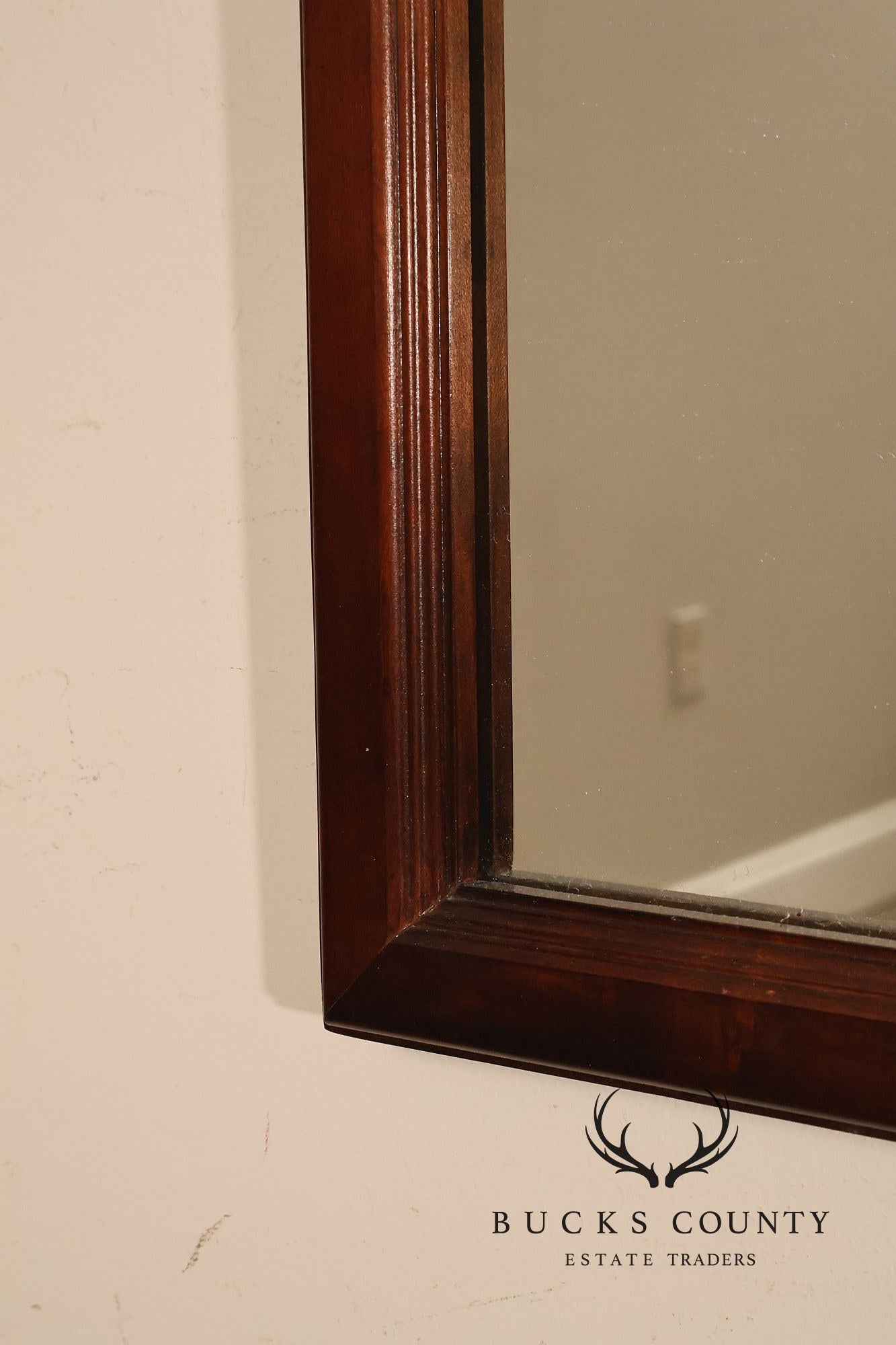 Pulaski Furniture Queen Anne Style Mahogany Wall Mirror