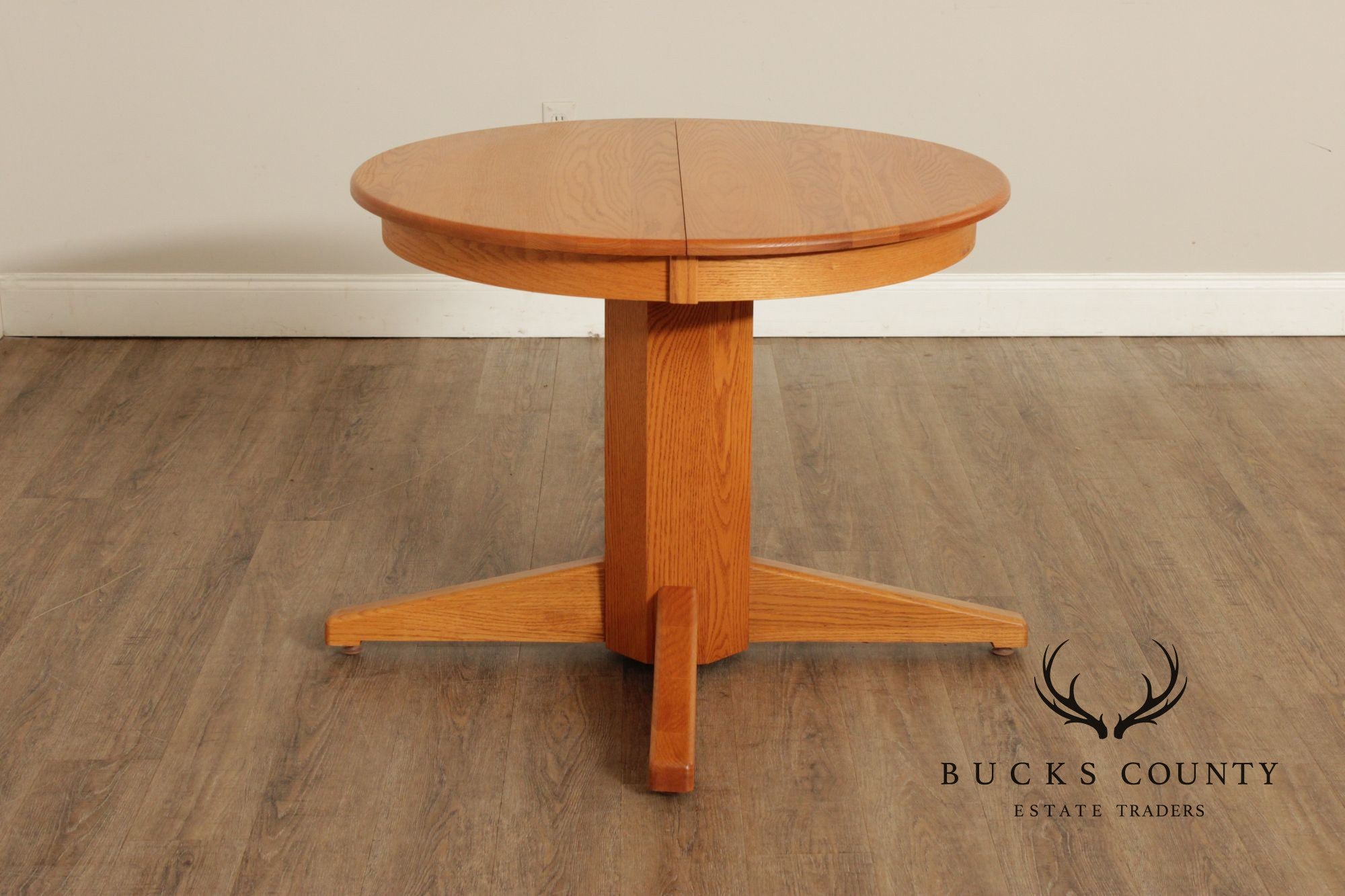 Solid Oak Round Expandable Pedestal Dining Table