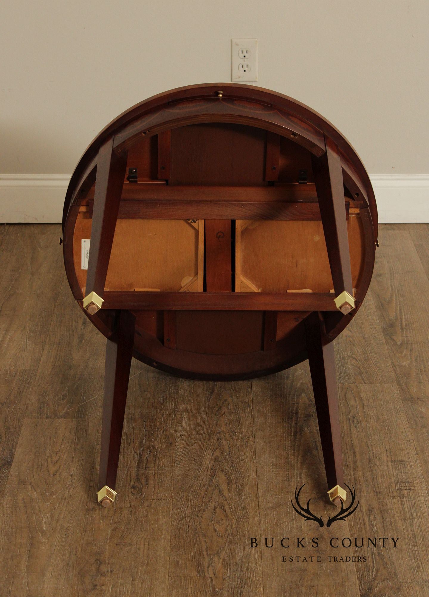 Baker Federal Style Inlaid Mahogany Round occasional Table