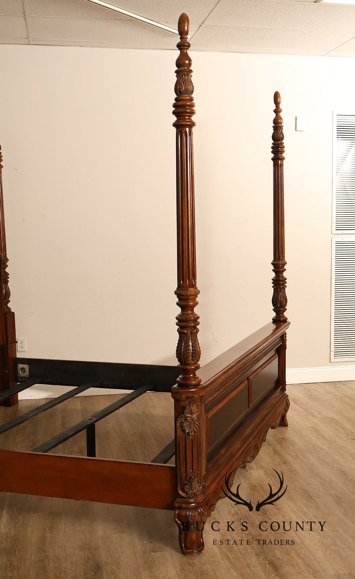 Pulaski Furniture 'St. Raphael' King Poster Bed