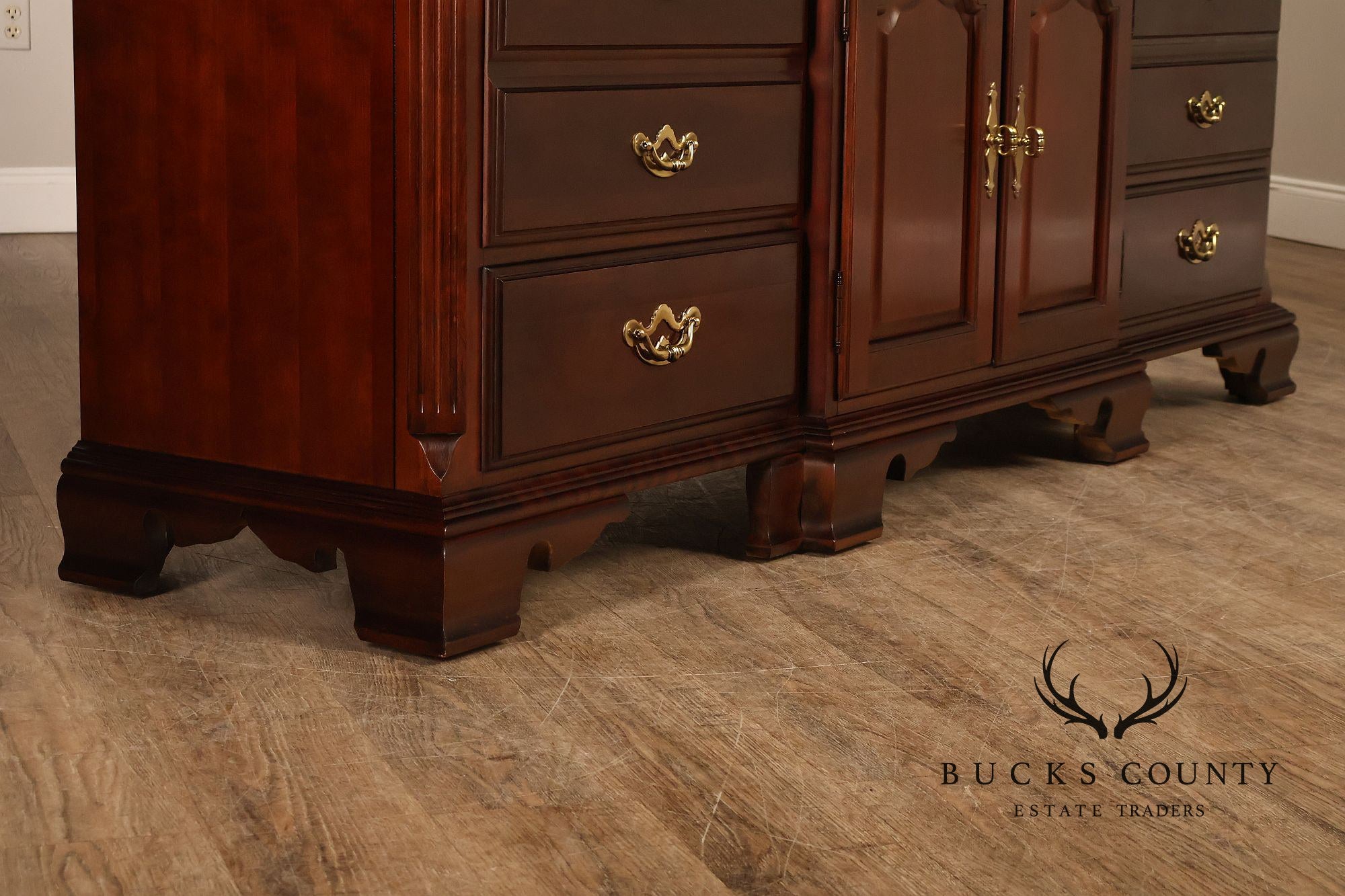 Thomasville 'Collectors Cherry' Triple Dresser with Tri-Fold Mirror