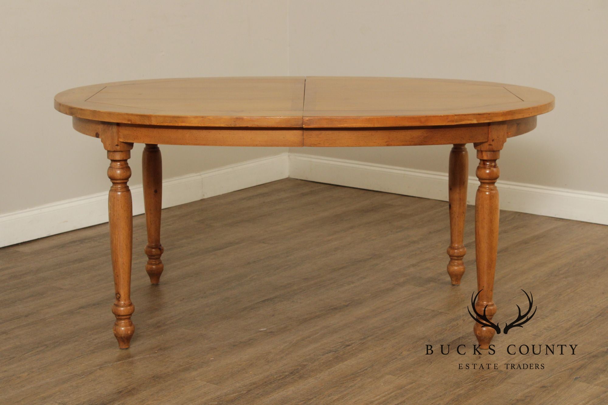 Farmhouse Pine Extendable Oval Dining Table
