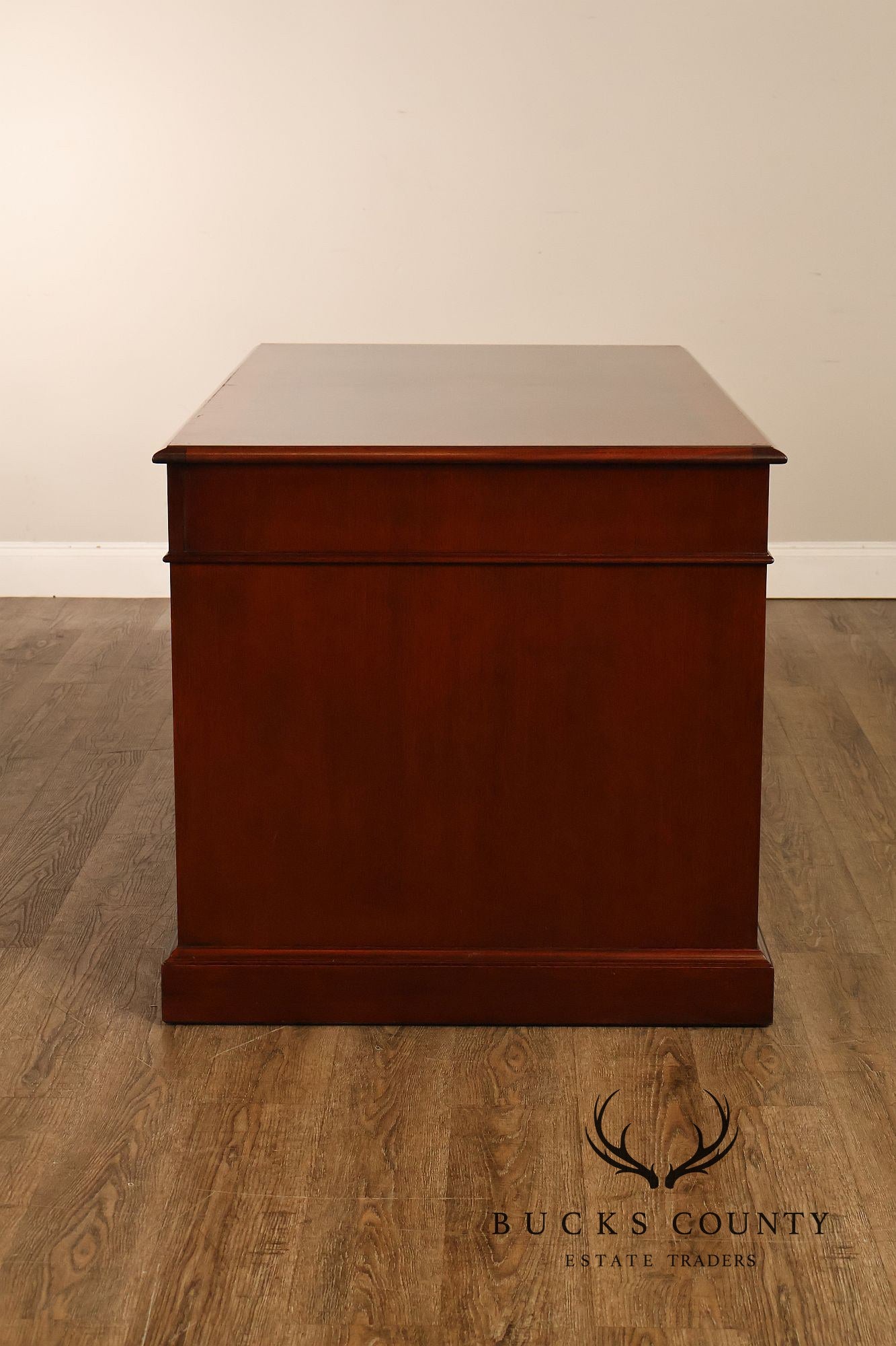 Hekman Traditional Mahogany Inlaid Seven Drawer Executive Desk