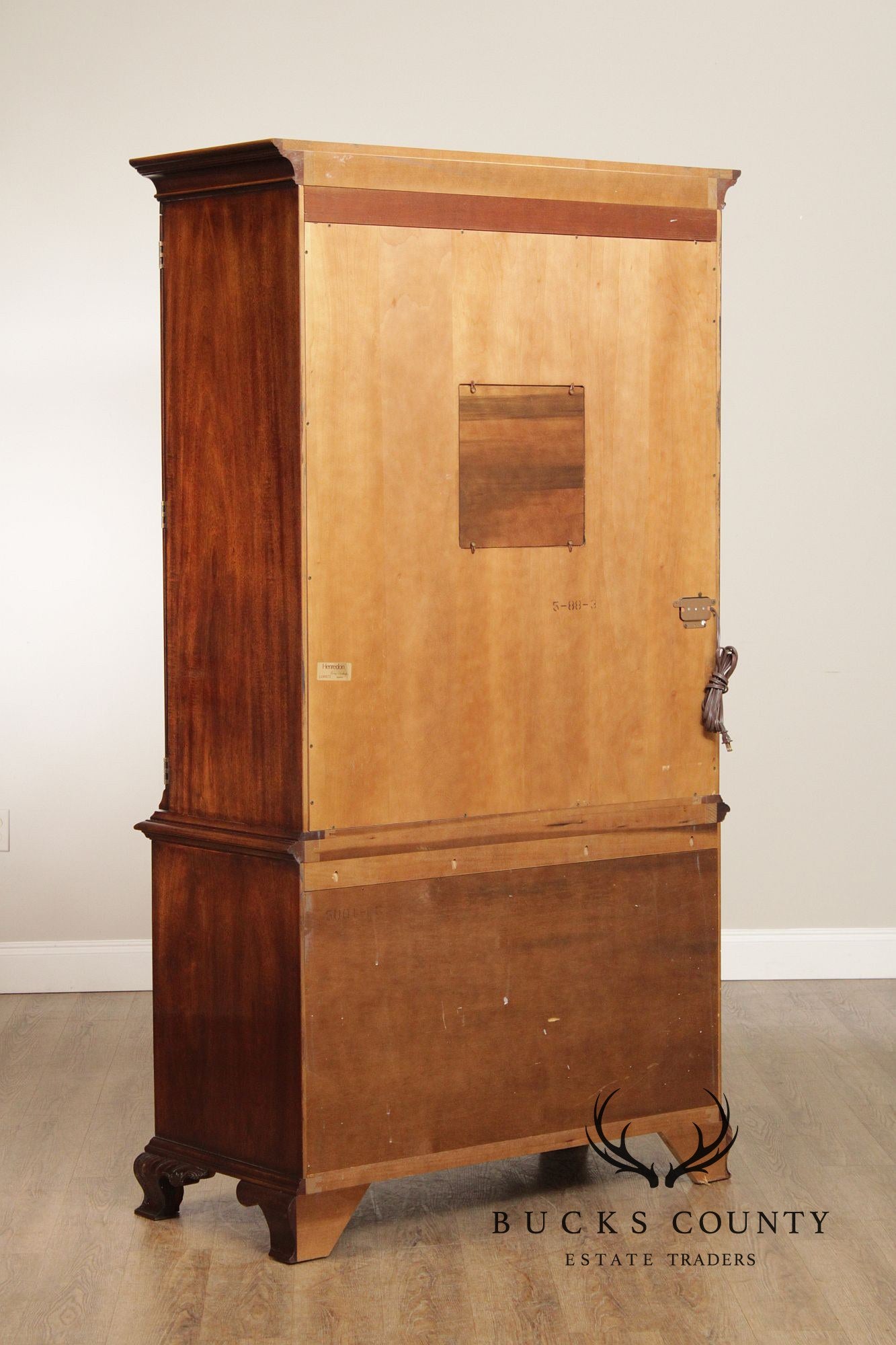 Henredon Georgian Style Mahogany Armoire
