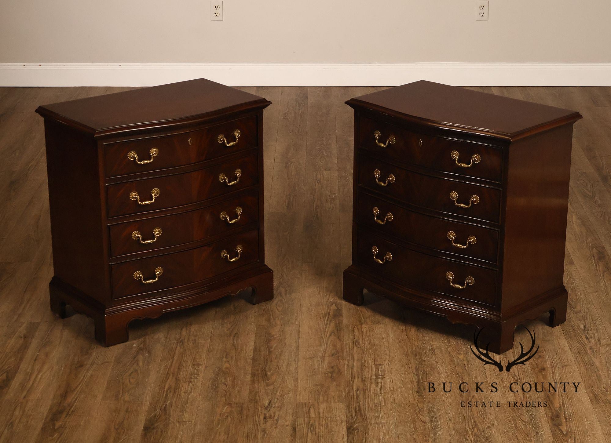 Drexel Heritage Heritage Georgian Style Mahogany Pair Of Chest Nightstands