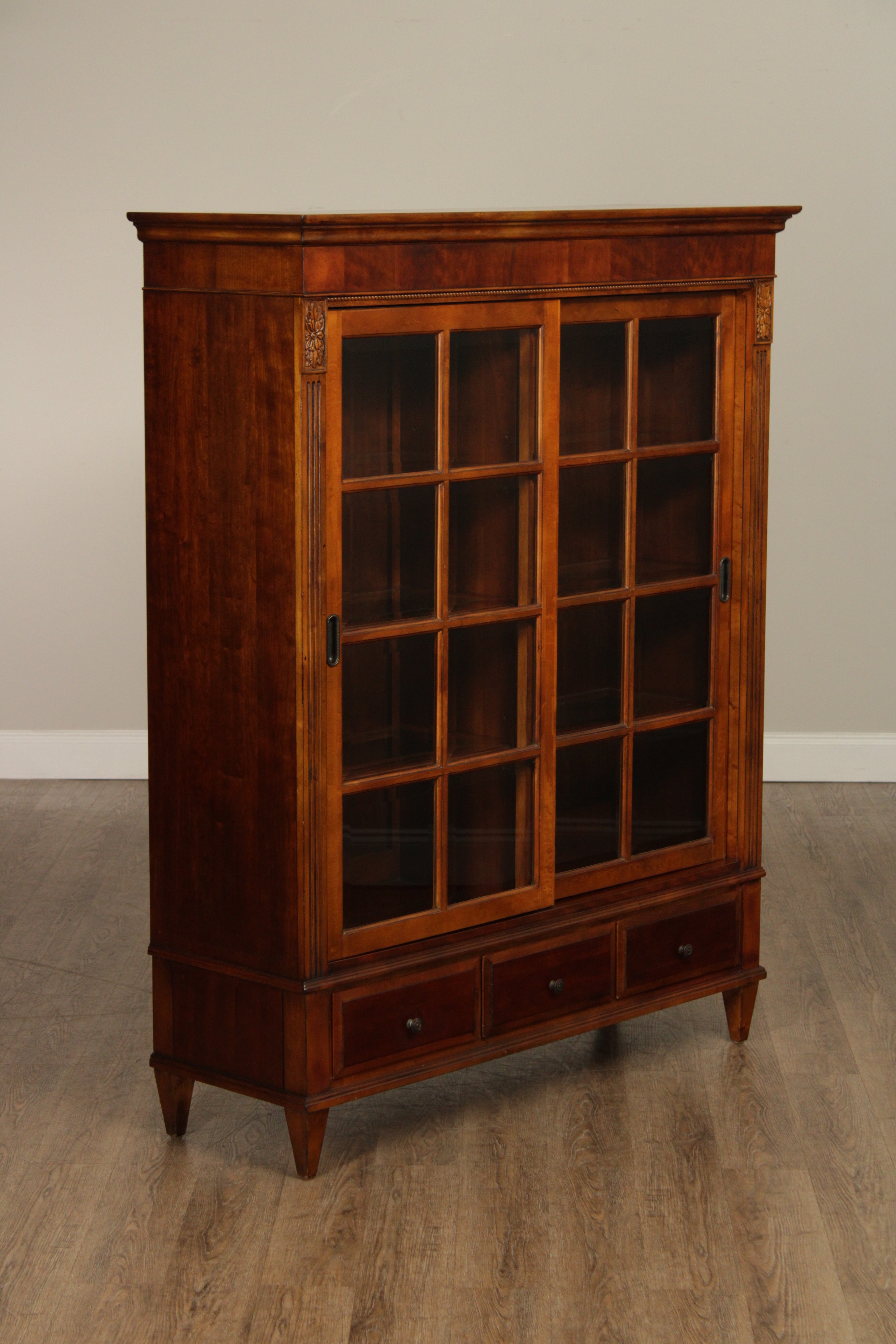 Ethan Allen Traditional Style Lighted Sliding Door Bookcase Display Cabinet