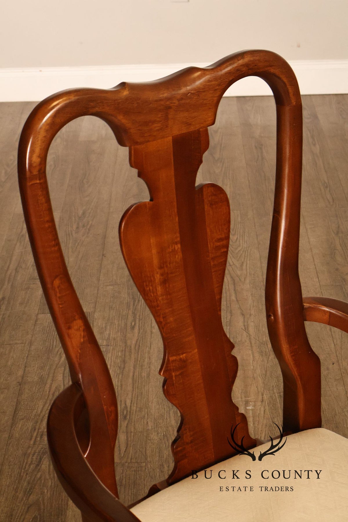 American Drew Queen Anne Style Expanding Dining Table With Eight Dining Chairs