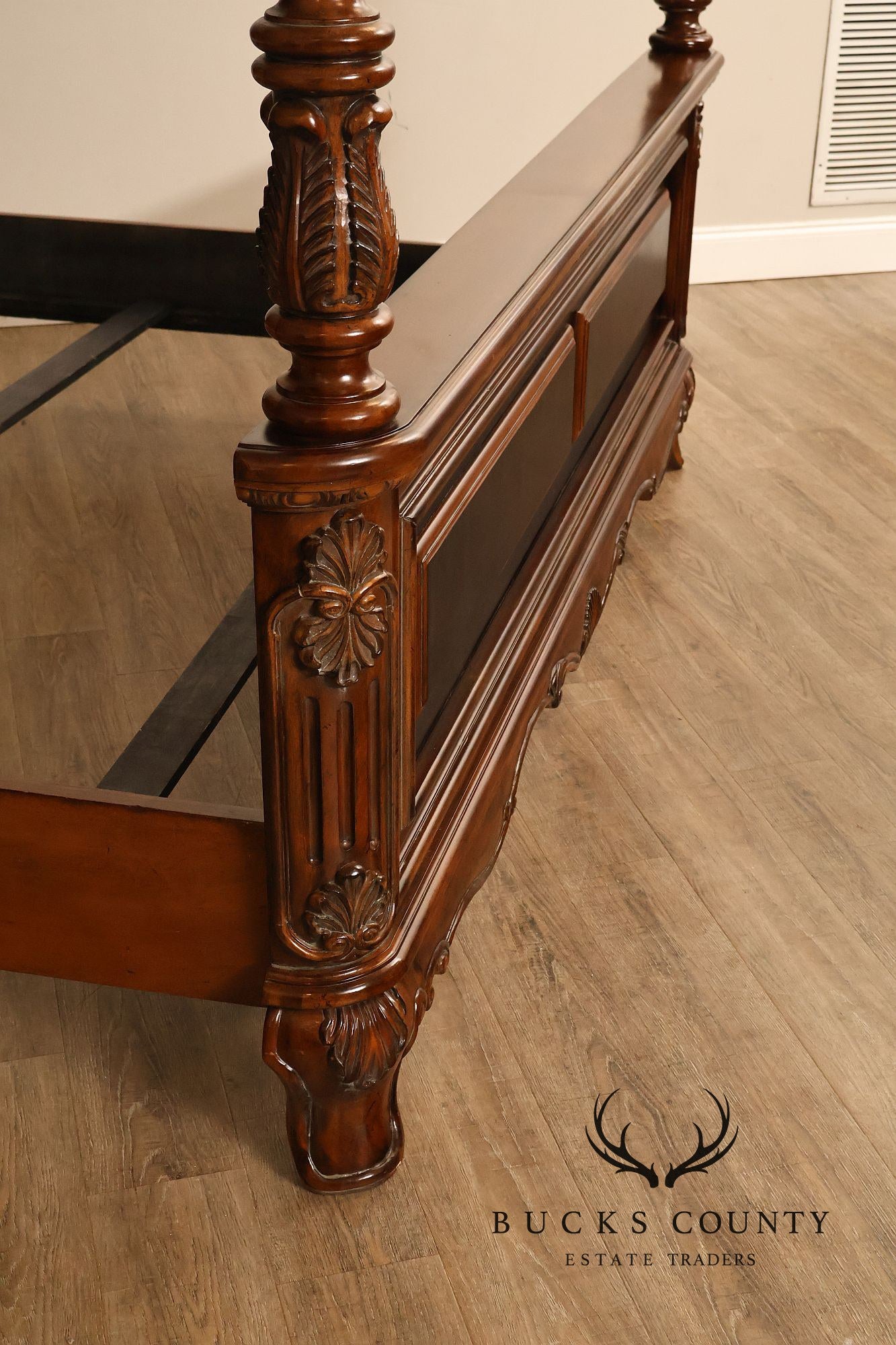 Pulaski Furniture 'St. Raphael' King Poster Bed