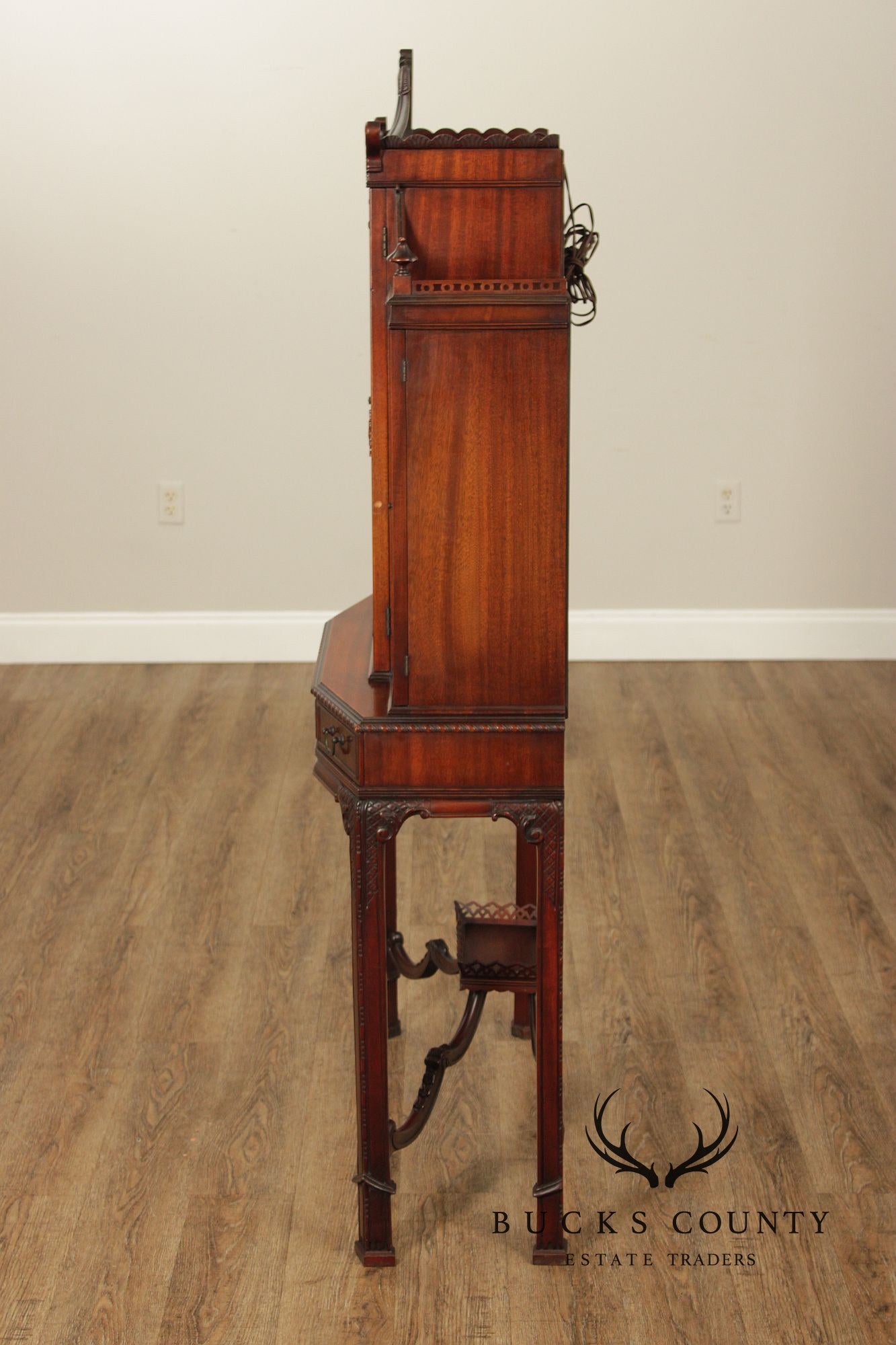 Weiman Heirloom Quality Chinese Chippendale Style Mahogany Vitrine Display Cabinet