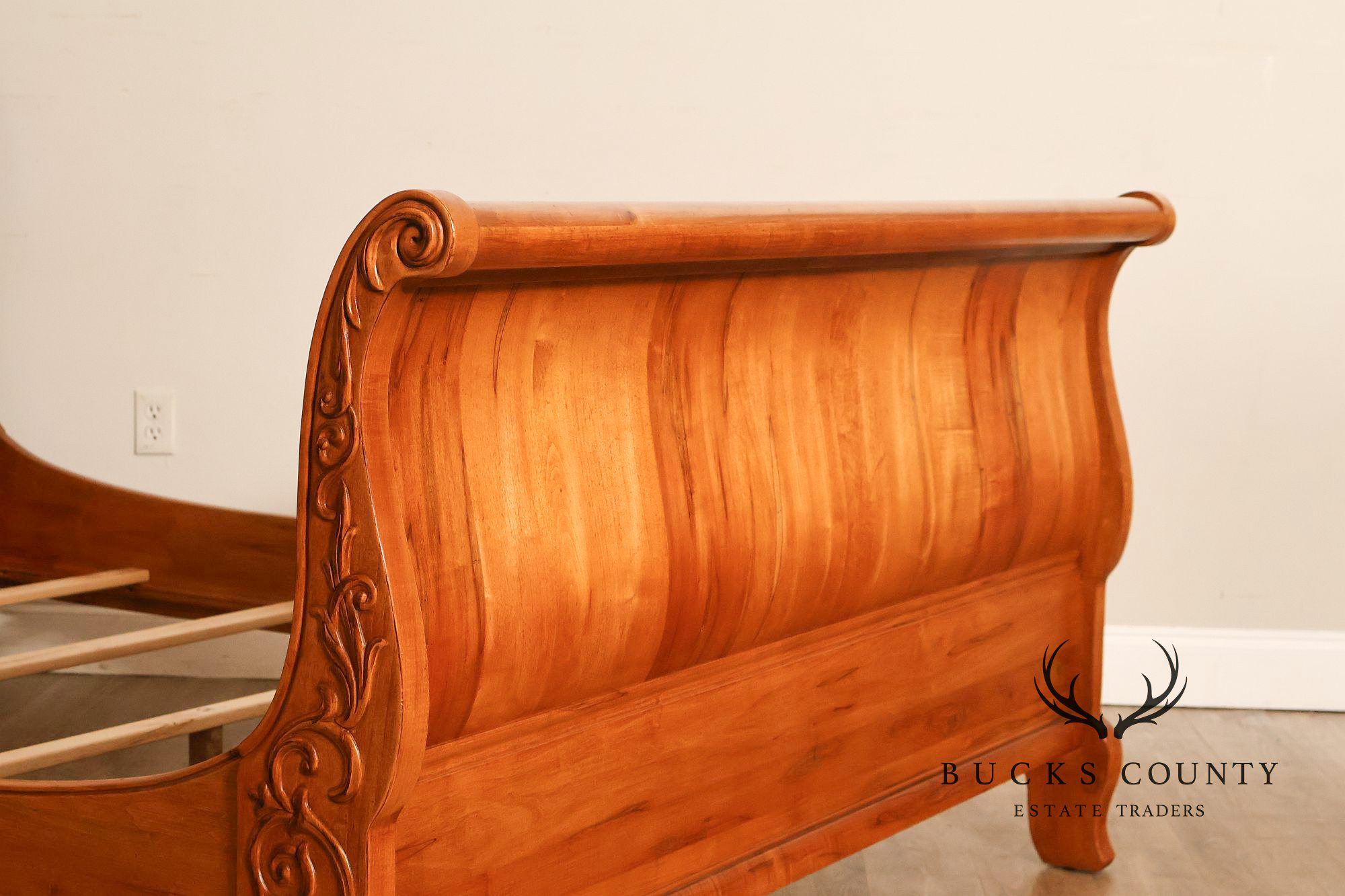 Ethan Allen 'Legacy' French Country Style Queen Sleigh Bedframe
