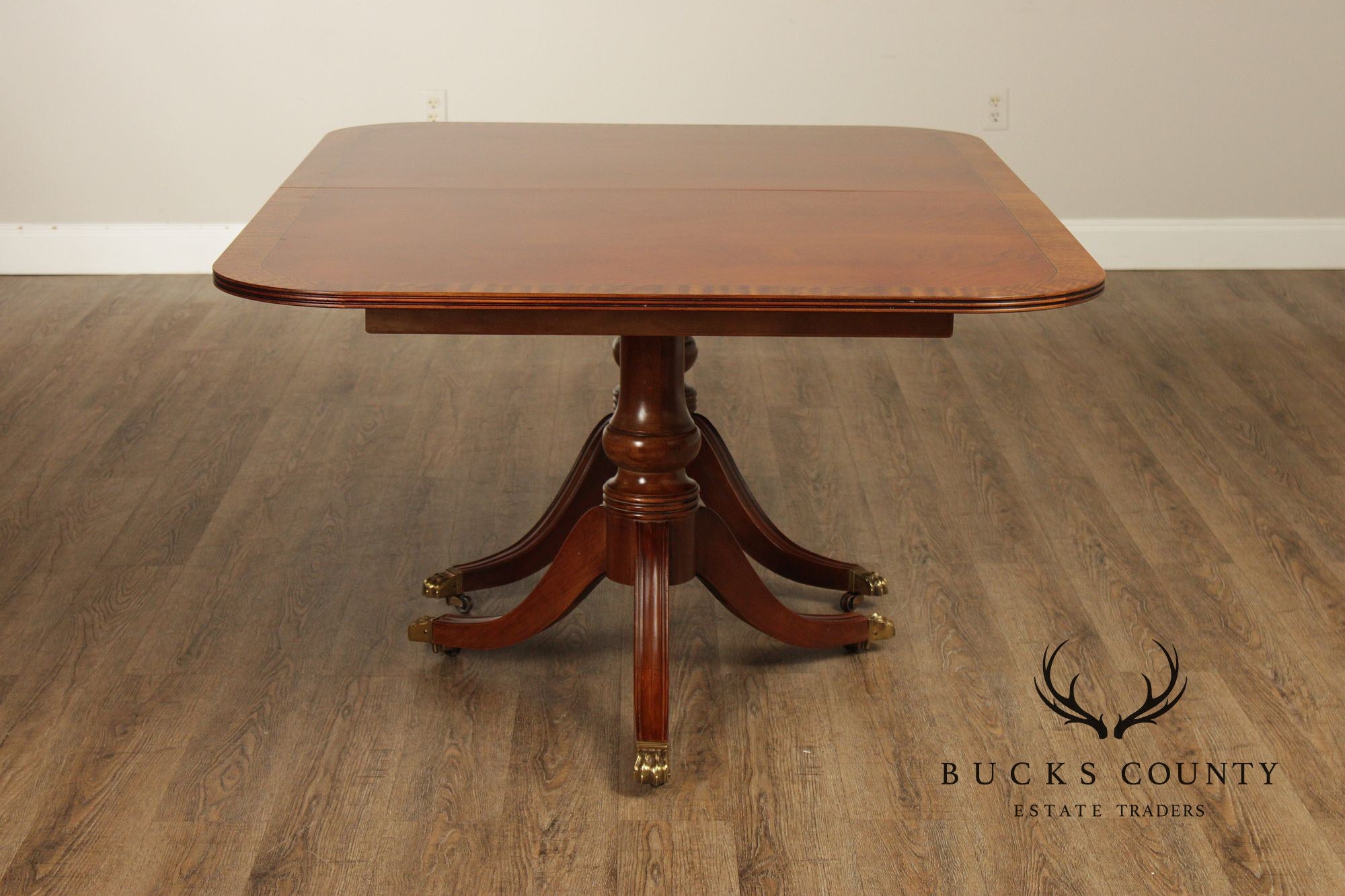 Henredon Georgian Style Double Pedestal Banded Mahogany Dining Table