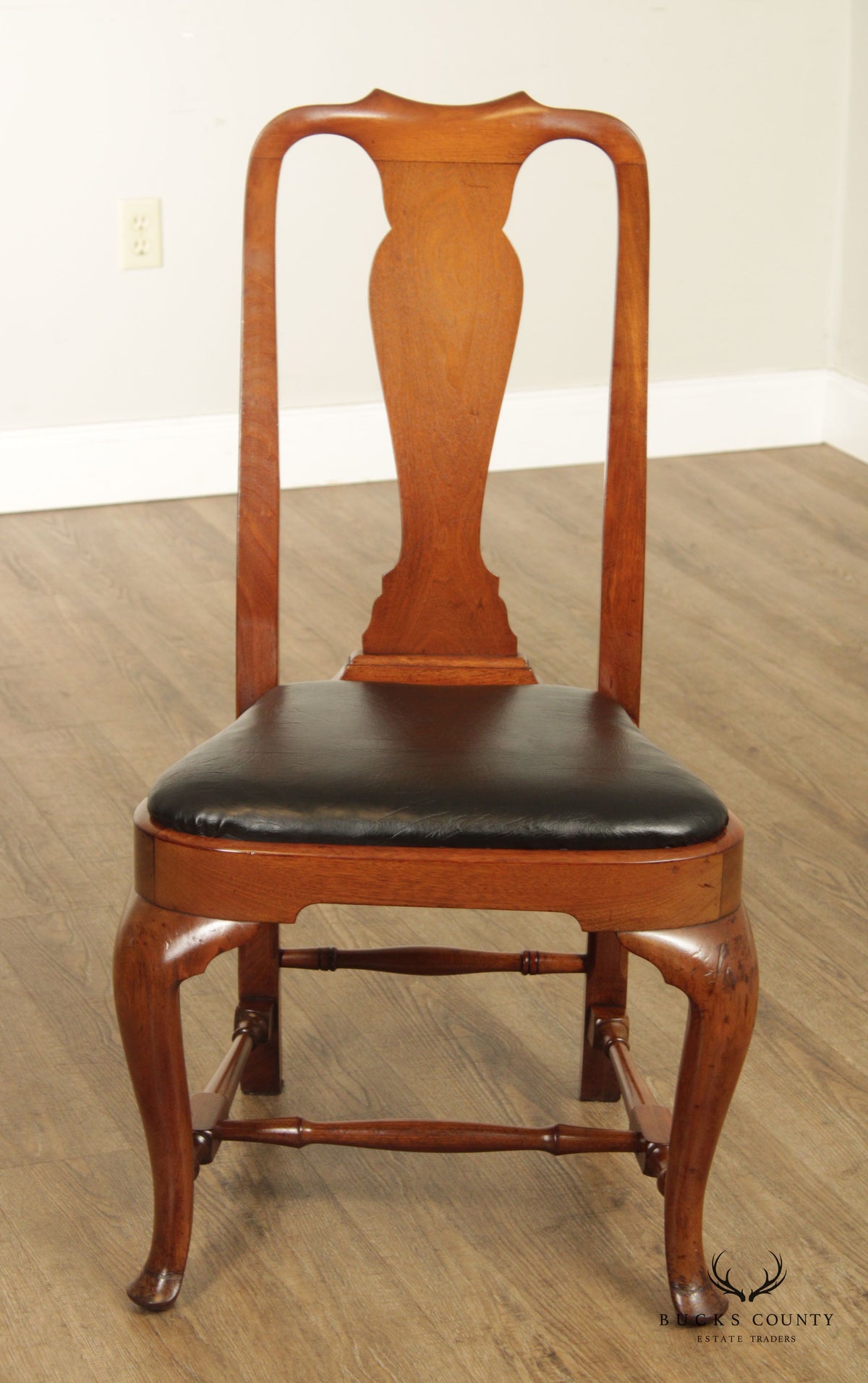 Queen Anne Style Vintage Custom Quality Set Eight Mahogany Dining Chairs