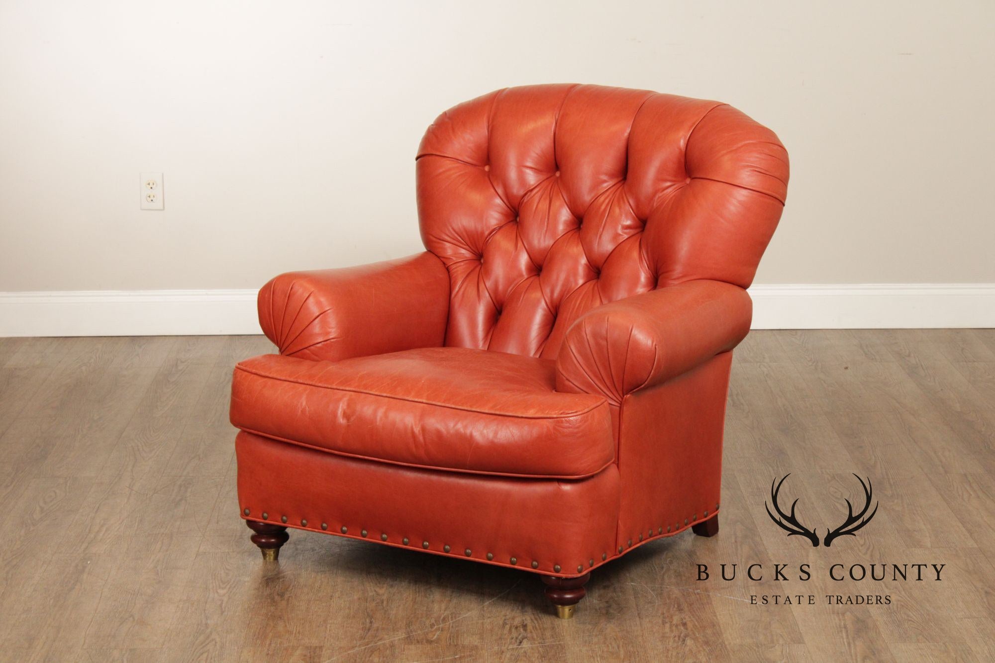 Dapha English Traditional Style Leather Chesterfield Armchair