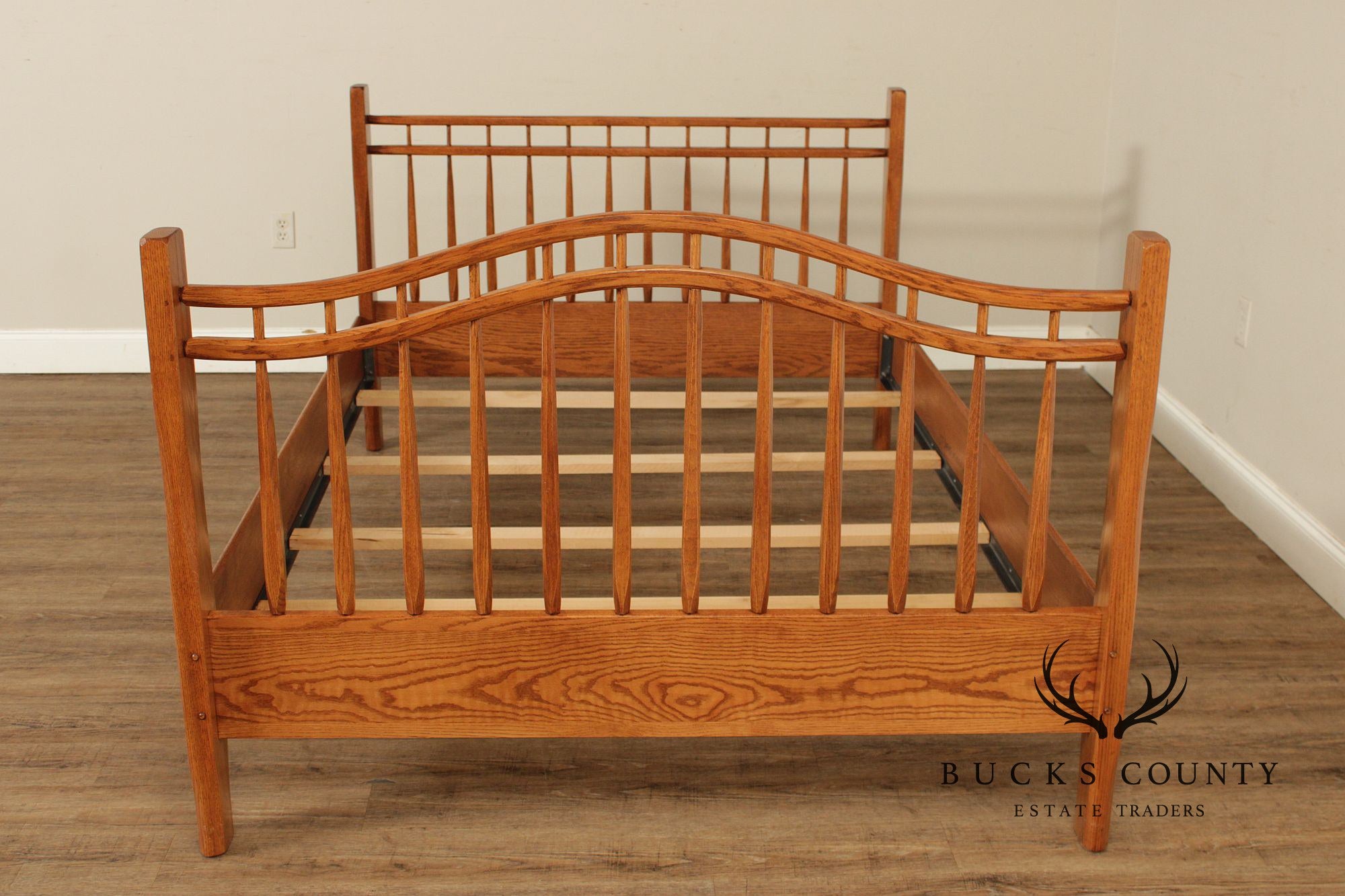 Hunt Country Furniture Farmhouse Style Oak Spindle Full-Size Bed