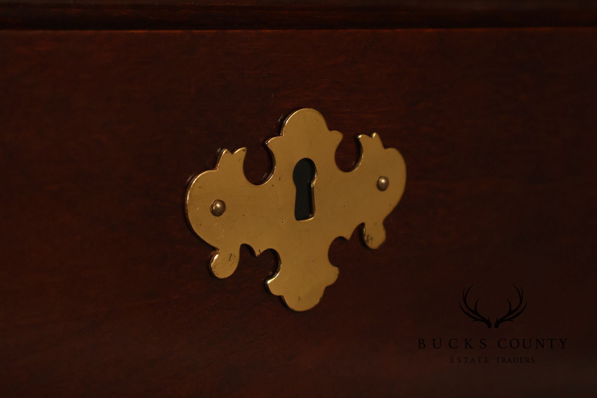 Thomasville 'Collectors Cherry' Triple Dresser with Tri-Fold Mirror