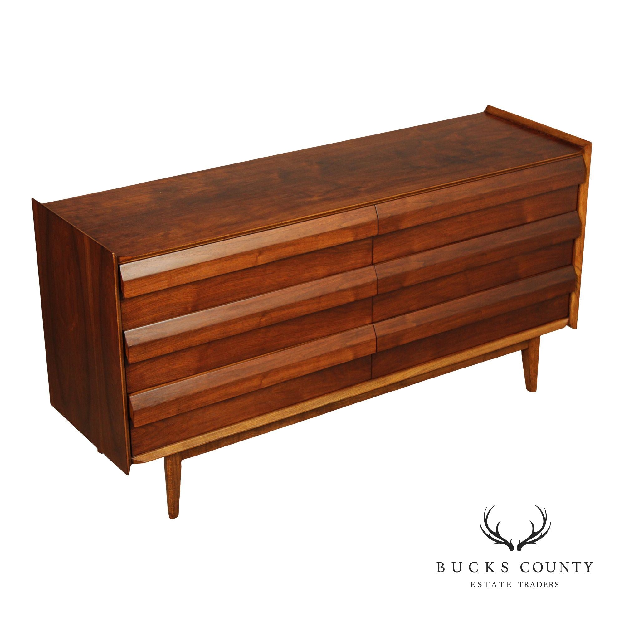 Lane 'First Edition' Mid Century Modern Walnut Dresser