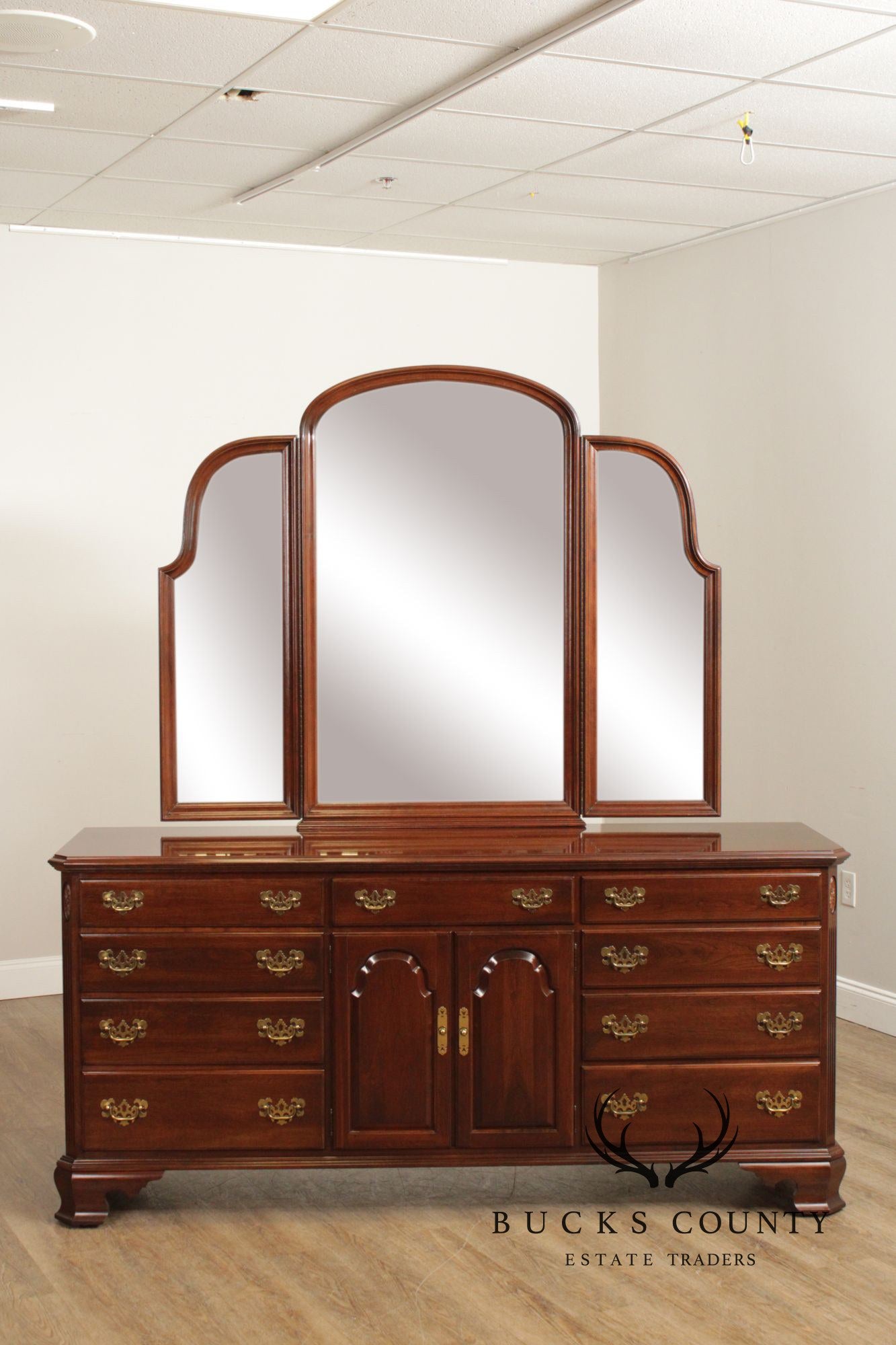 Ethan Allen Georgian Court Dresser With Tri-Fold Mirror
