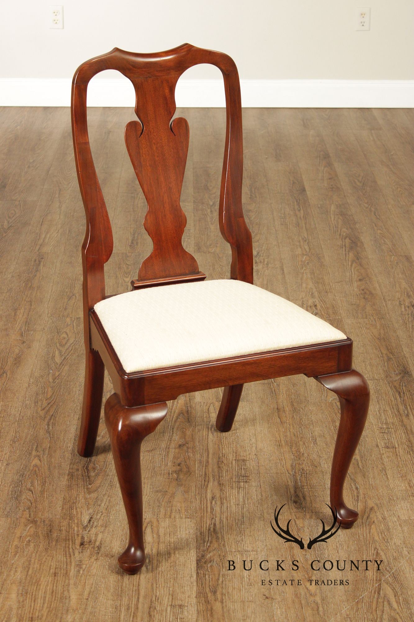 Henkel Harris Queen Anne Style Set of Eight Mahogany Dining Chairs