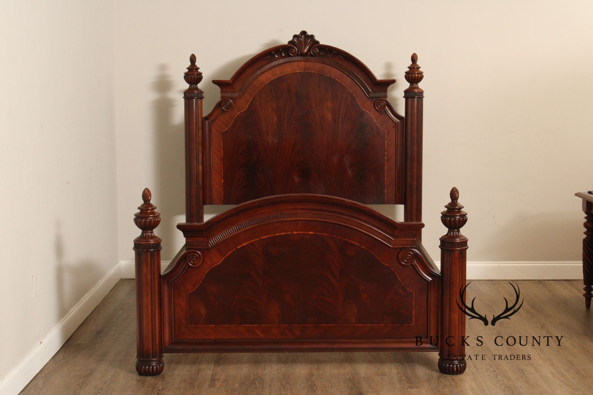Thomasville Kent Park Queen Size Mahogany Bed