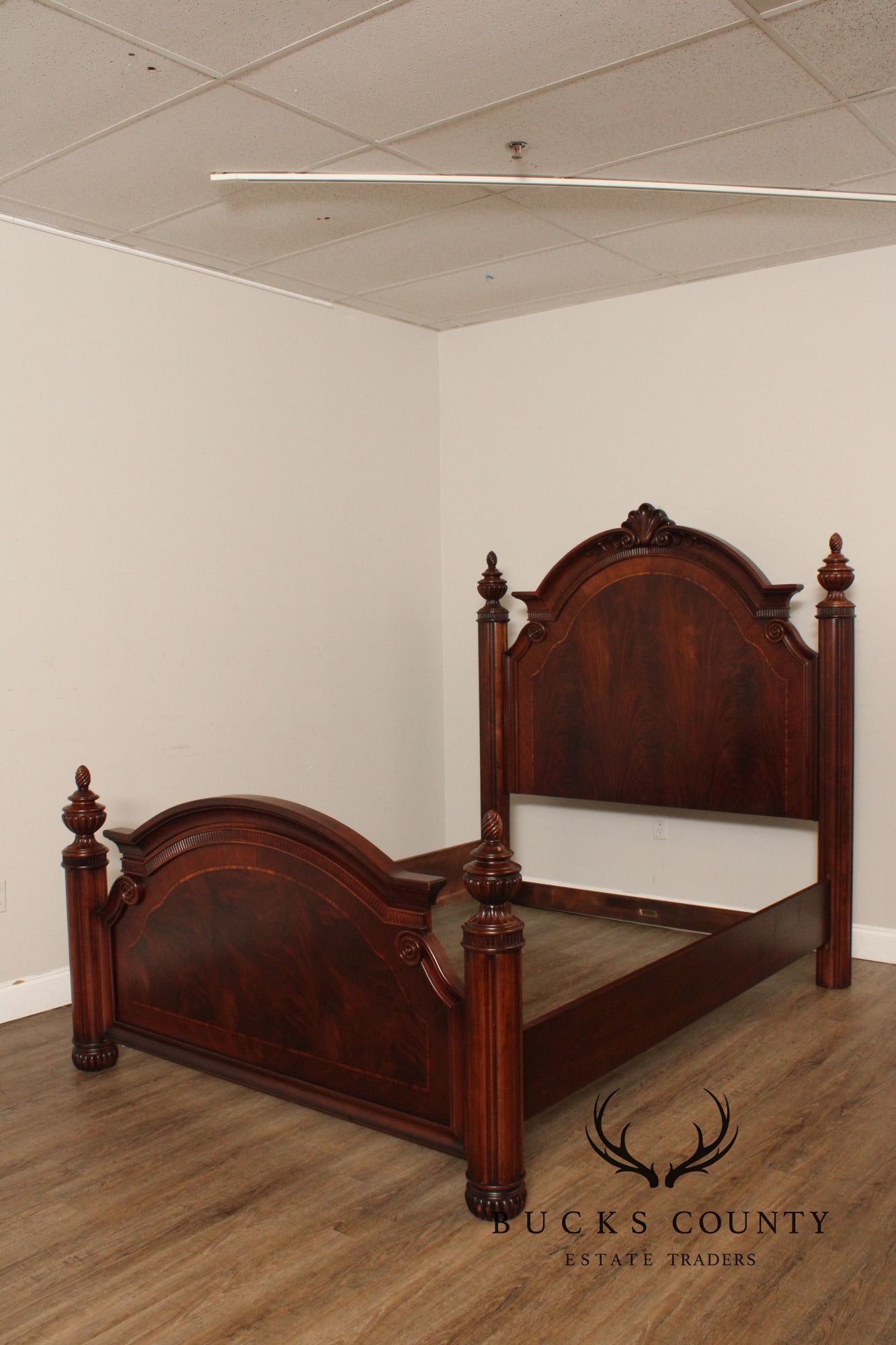 Thomasville Kent Park Queen Size Mahogany Bed