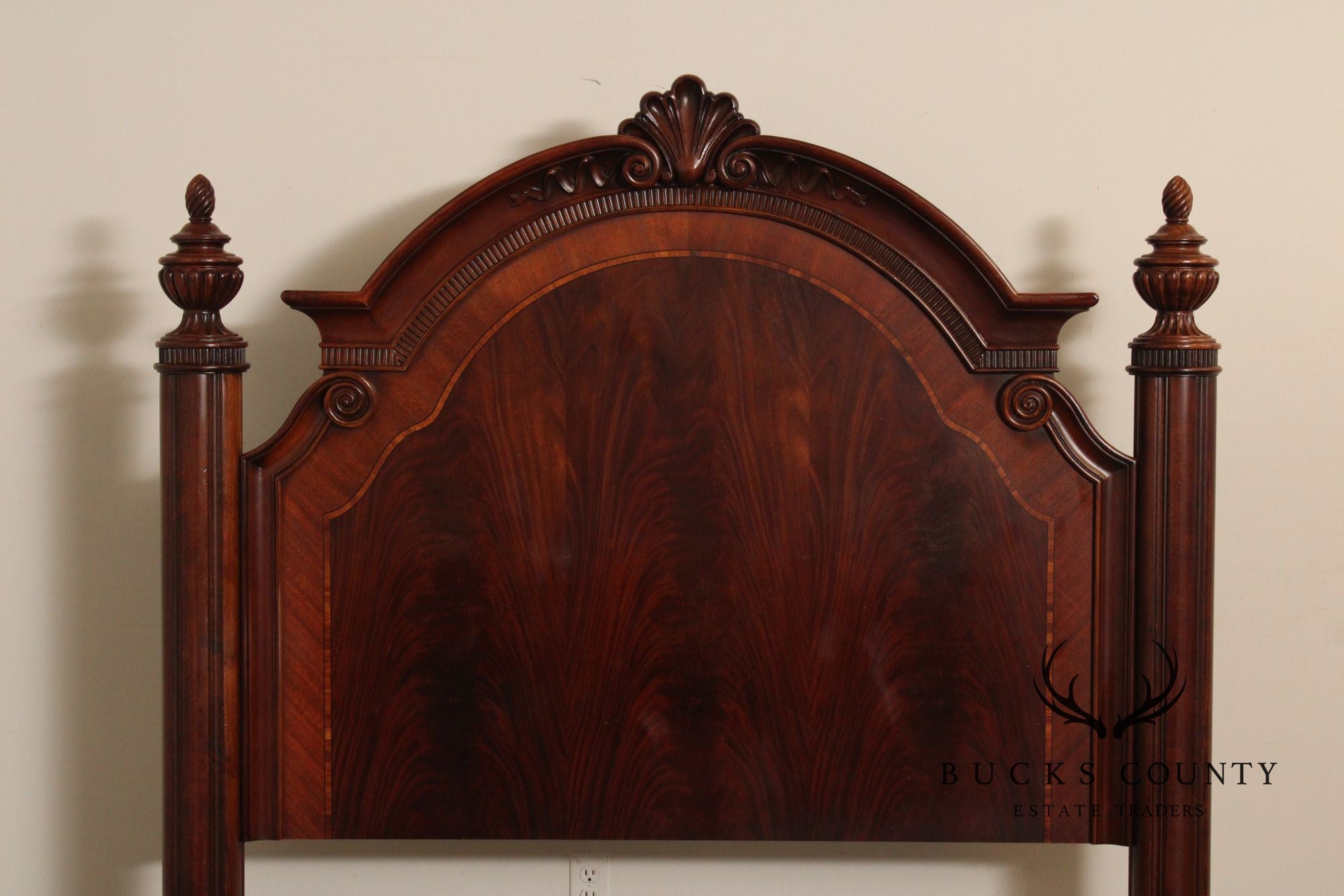 Thomasville Kent Park Queen Size Mahogany Bed