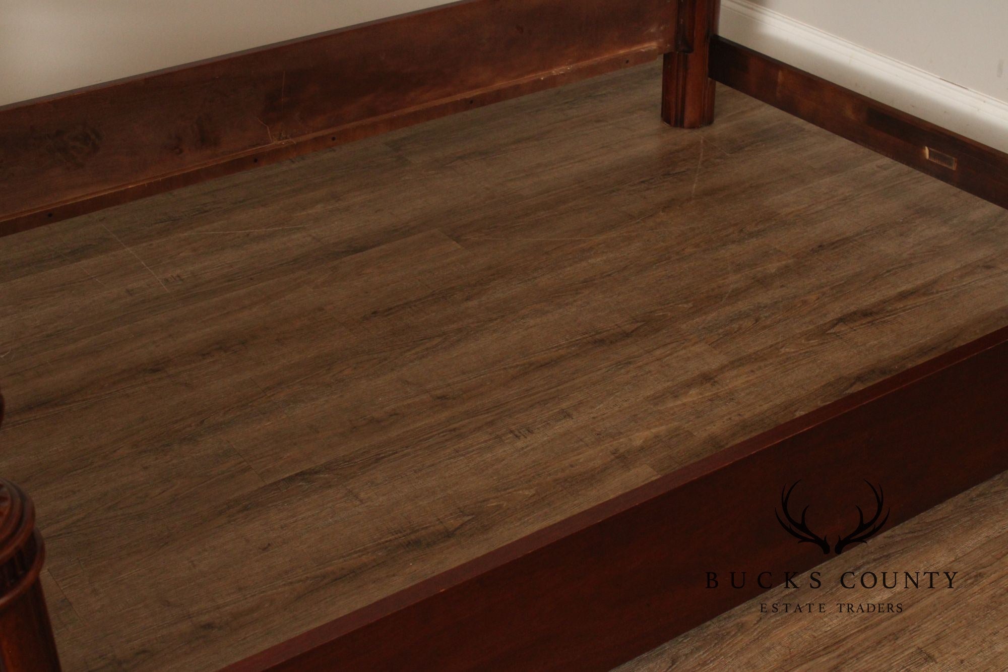 Thomasville Kent Park Queen Size Mahogany Bed