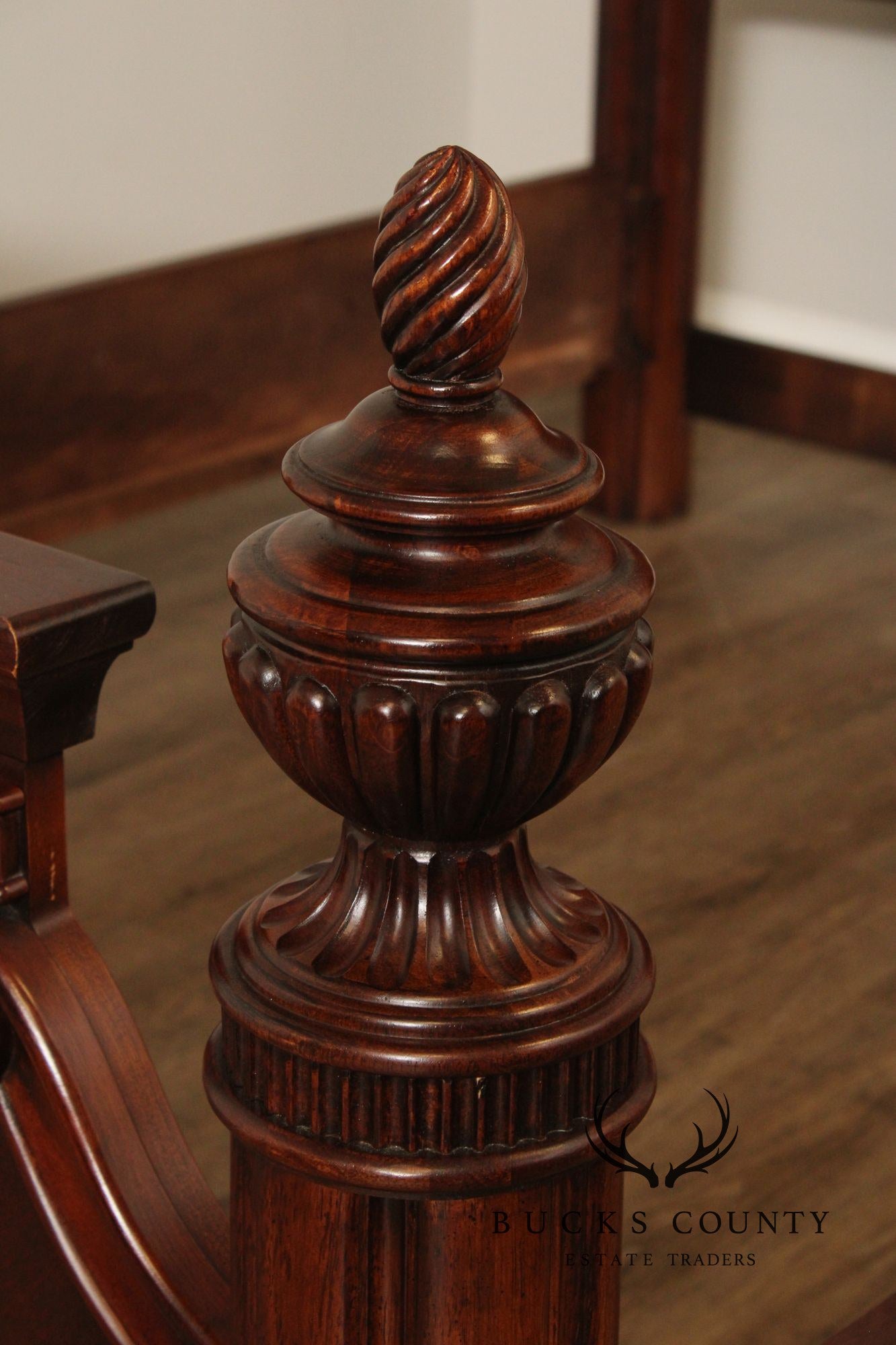 Thomasville Kent Park Queen Size Mahogany Bed
