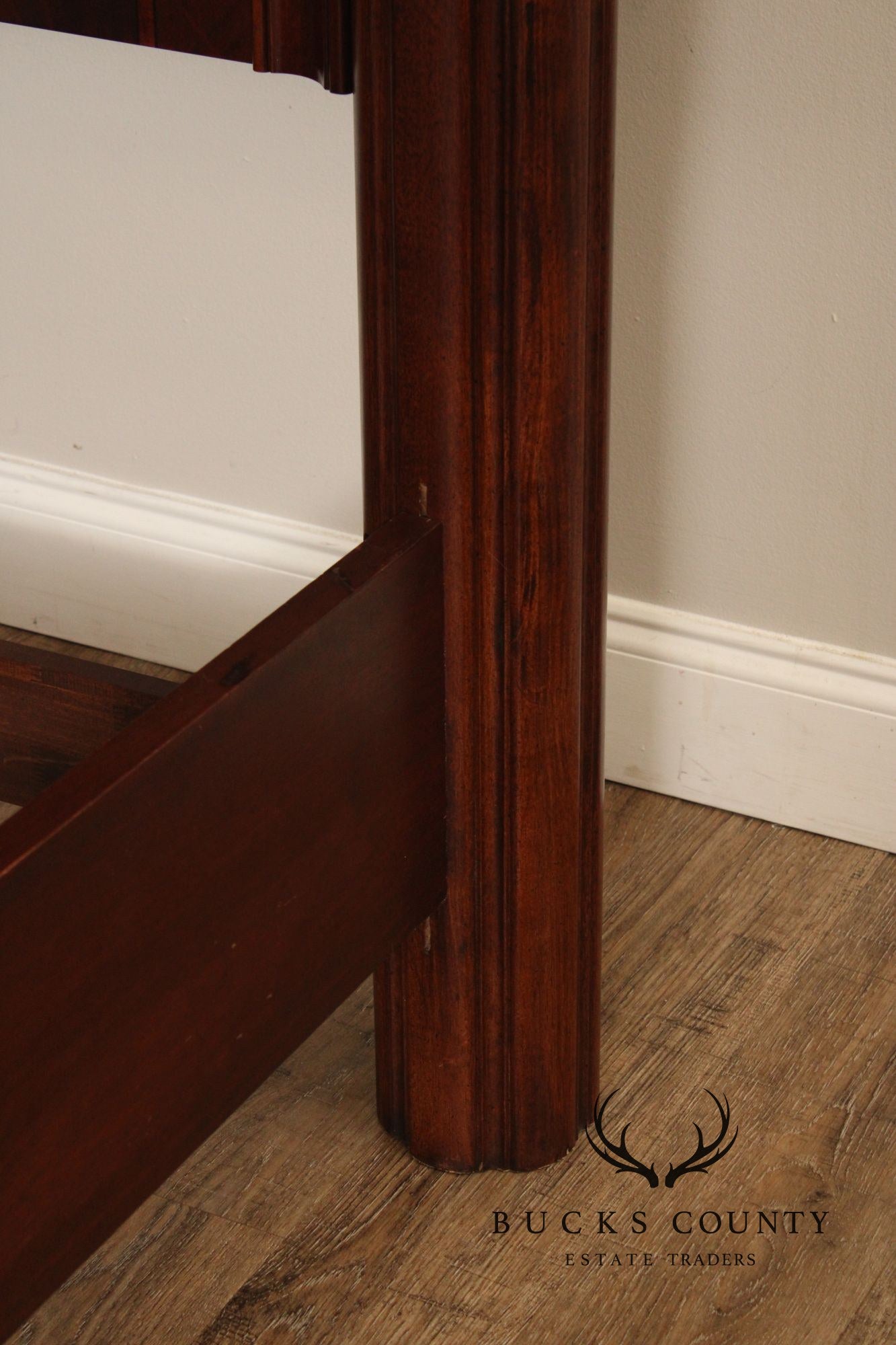 Thomasville Kent Park Queen Size Mahogany Bed
