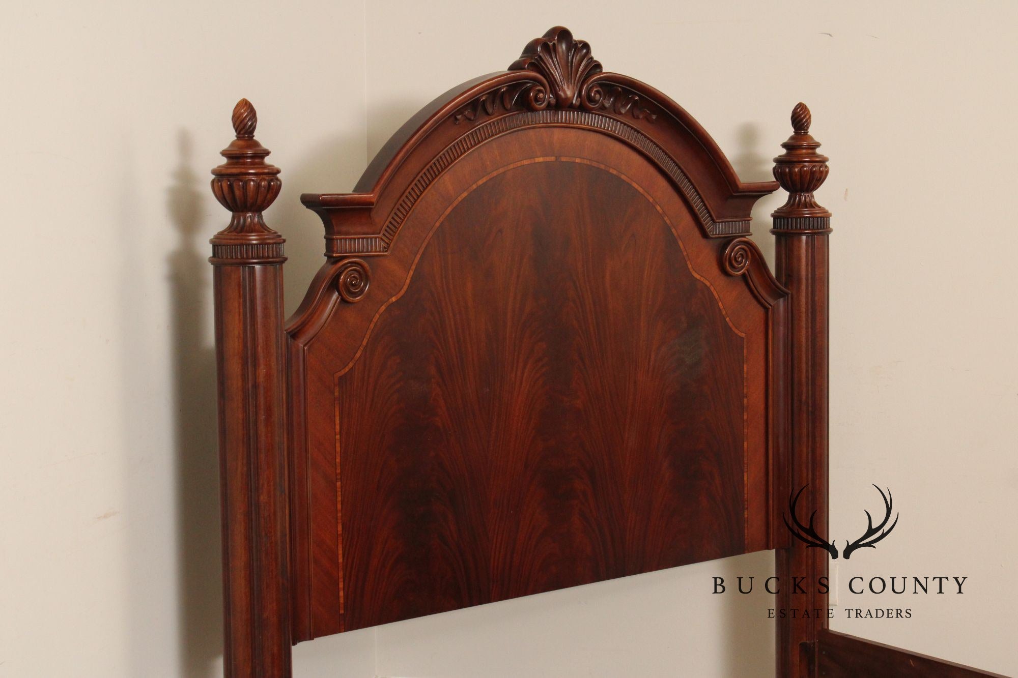 Thomasville Kent Park Queen Size Mahogany Bed