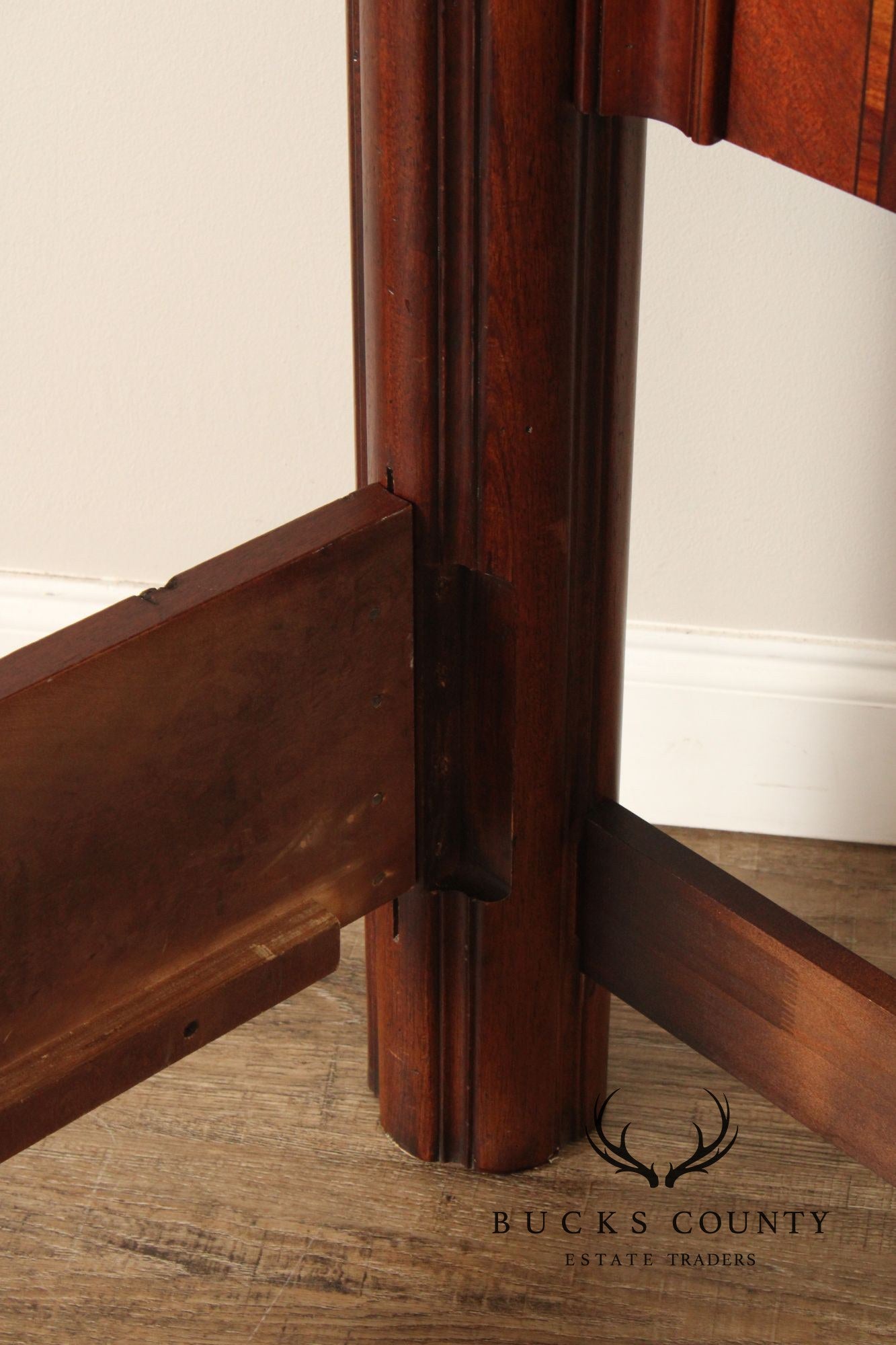 Thomasville Kent Park Queen Size Mahogany Bed