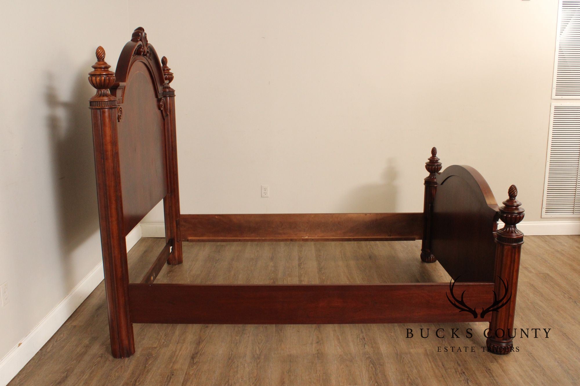 Thomasville Kent Park Queen Size Mahogany Bed