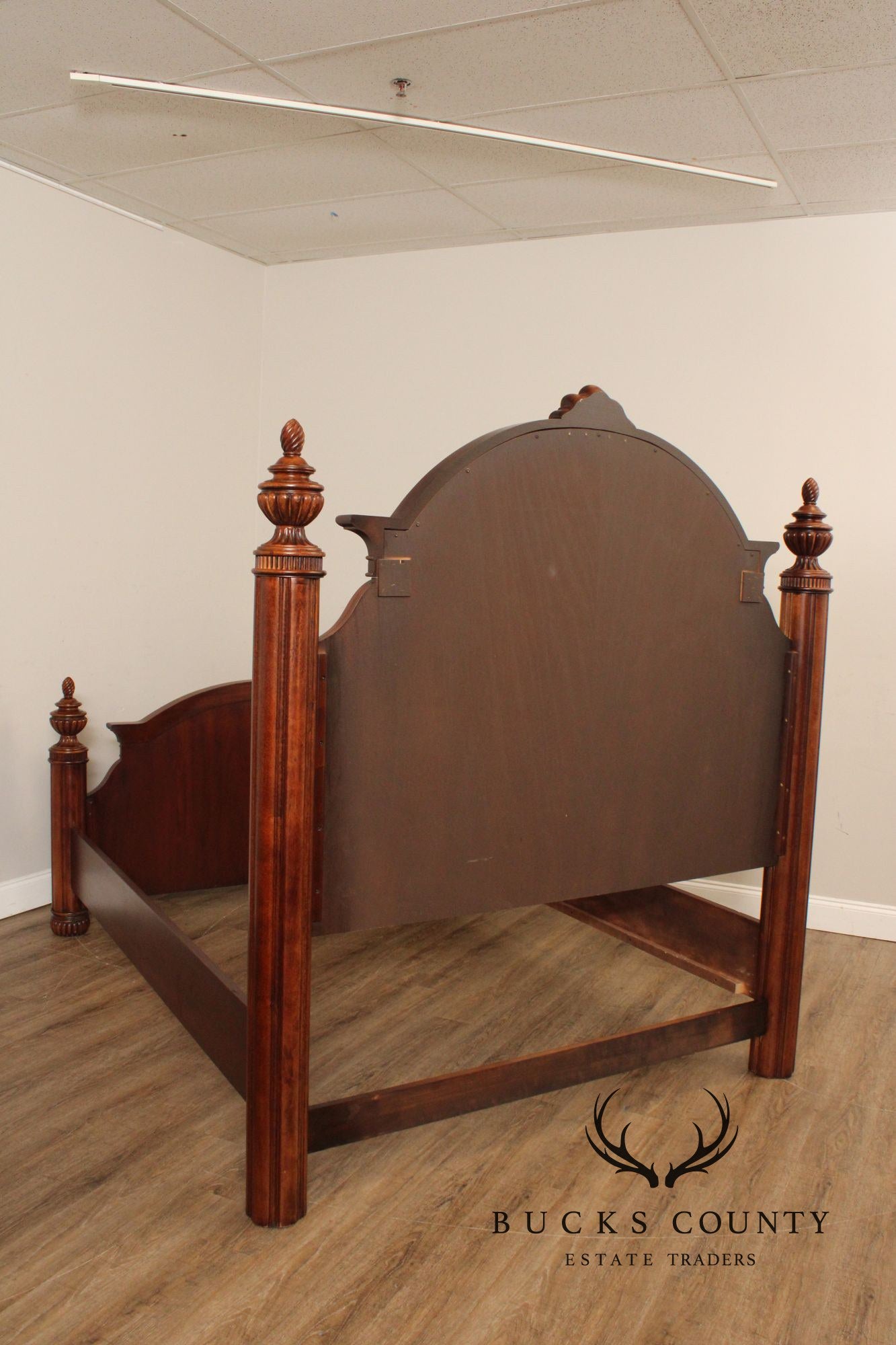 Thomasville Kent Park Queen Size Mahogany Bed