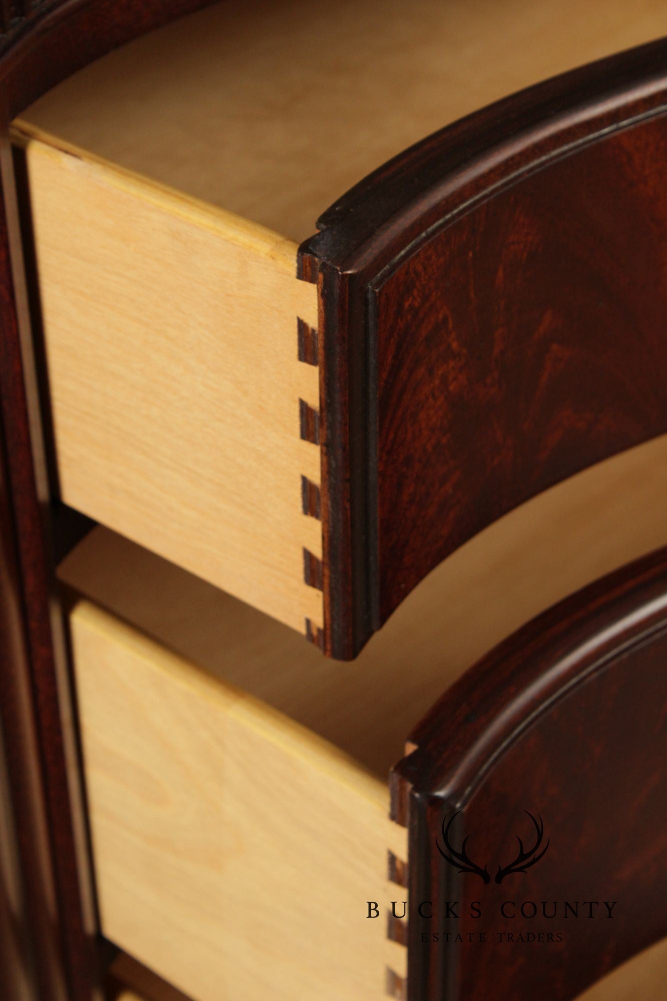 Thomasville 'Kent Park' Serpentine Front Mahogany 12-Drawer Dresser