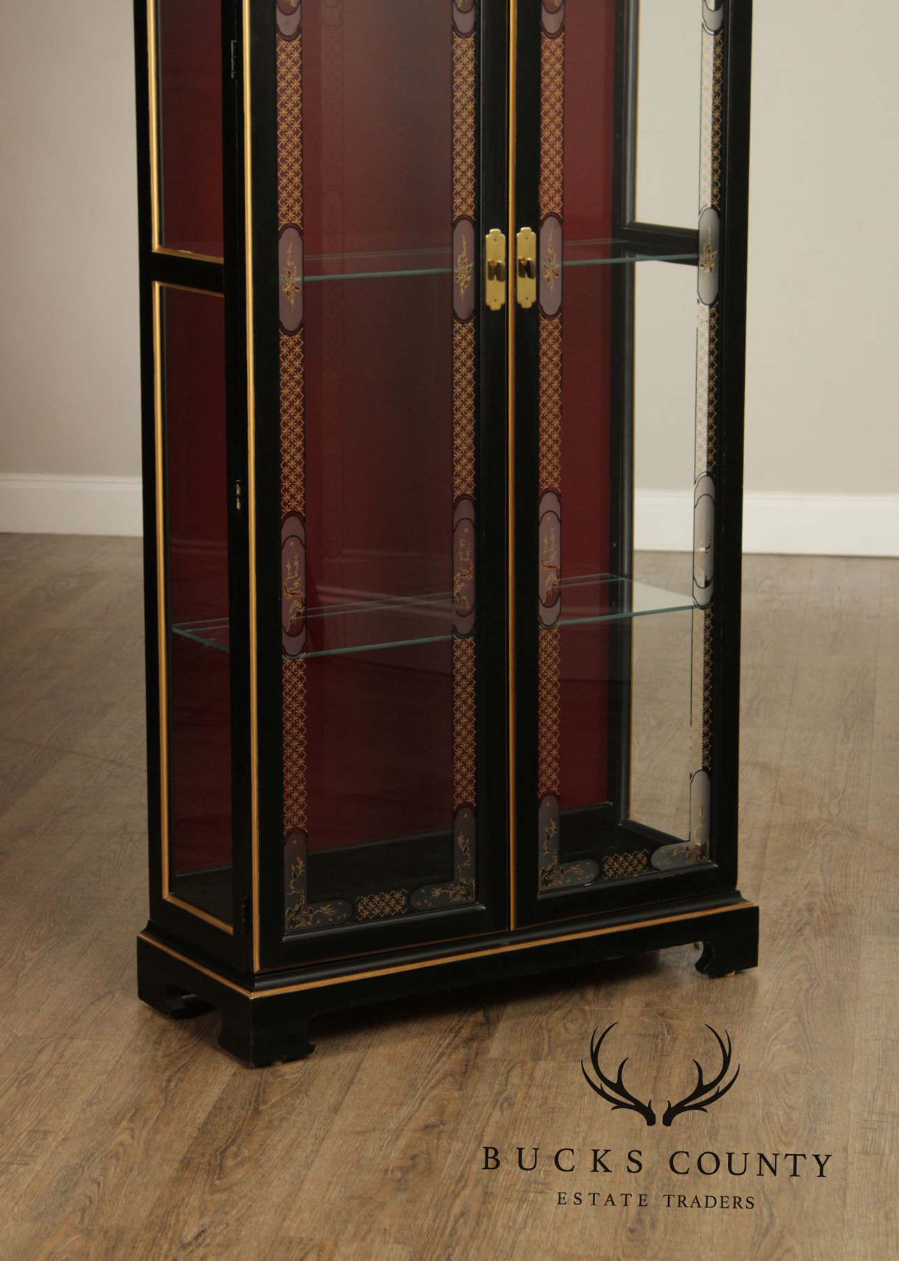 American Of Martinsville Chinoiserie Black Lacquer Lighted Curio Display Cabinet With Glass Shelves