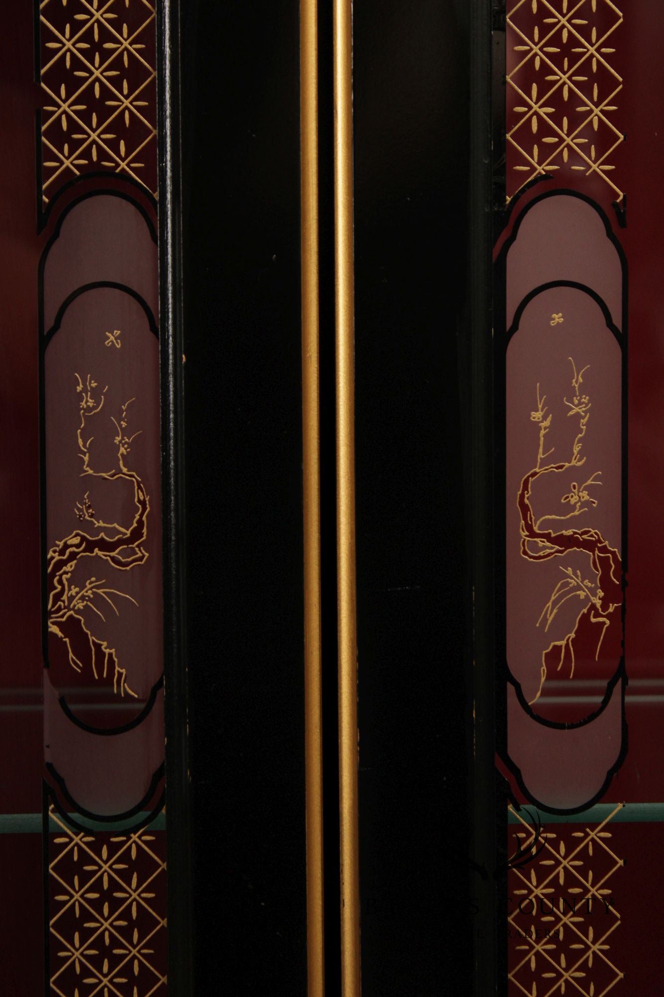 American Of Martinsville Chinoiserie Black Lacquer Lighted Curio Display Cabinet With Glass Shelves