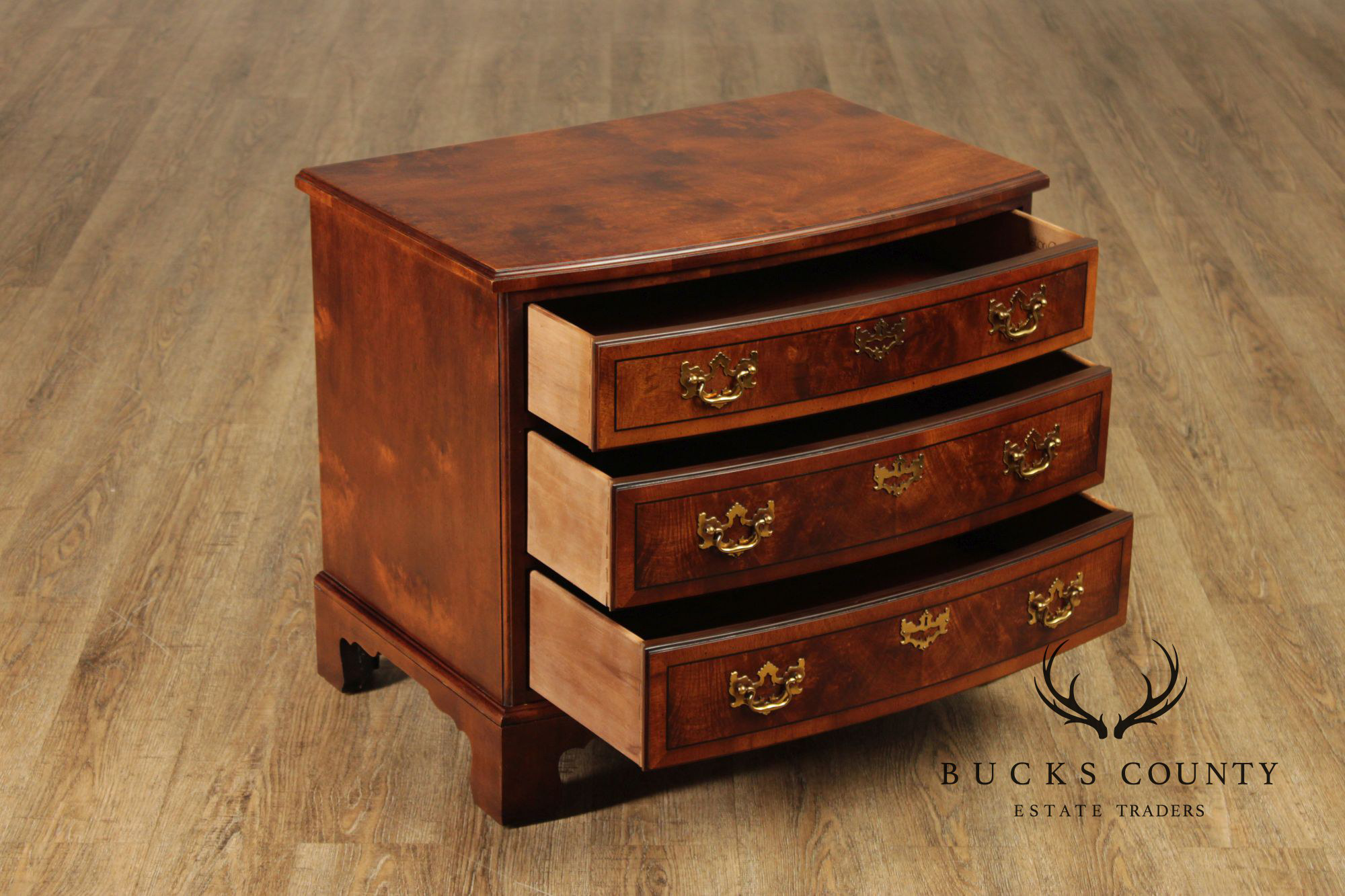 Henredon Aston Court Georgian Style Pair Bowfront Three-Drawer Chest Nightstands